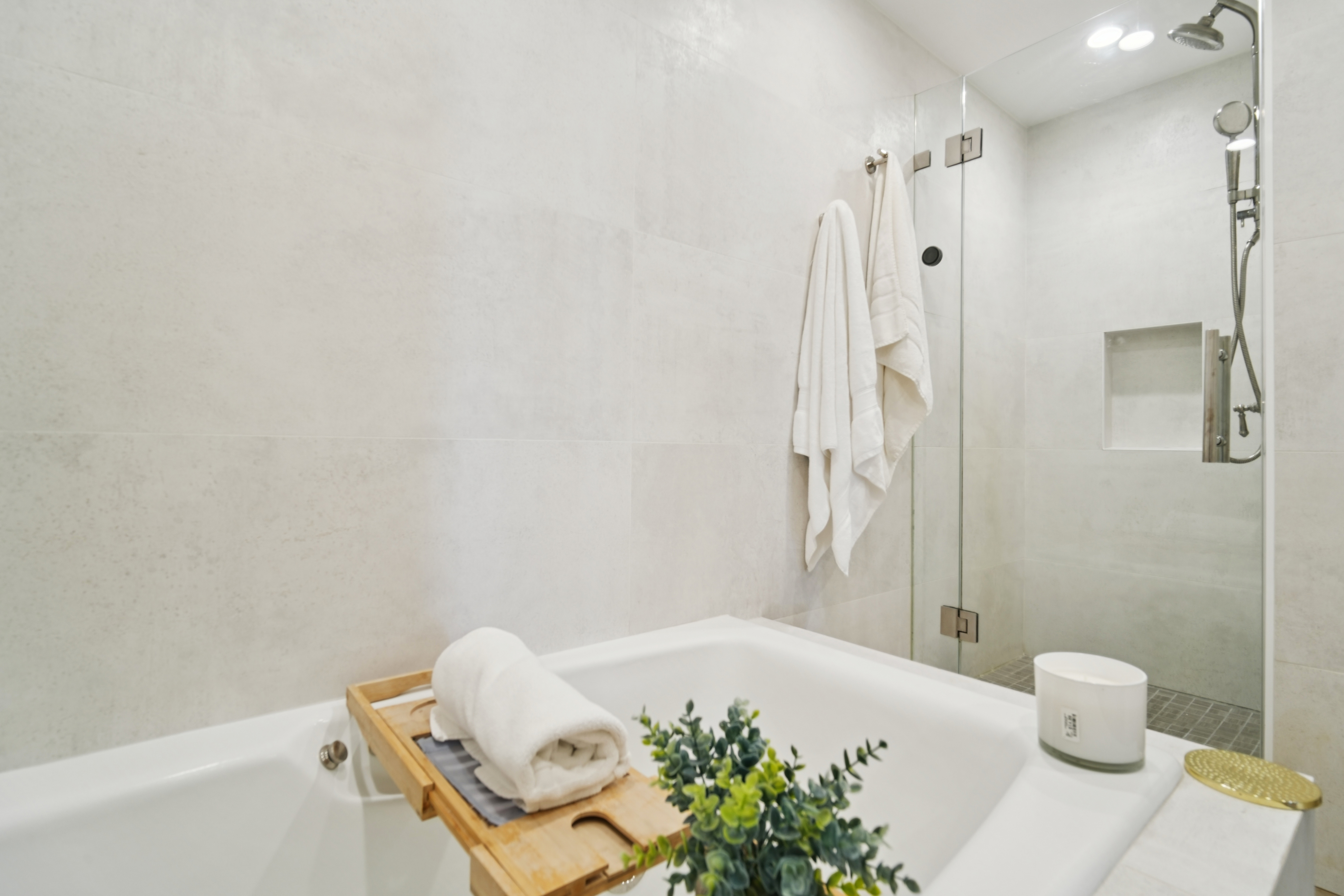 204 -52 Shearwater Court West 