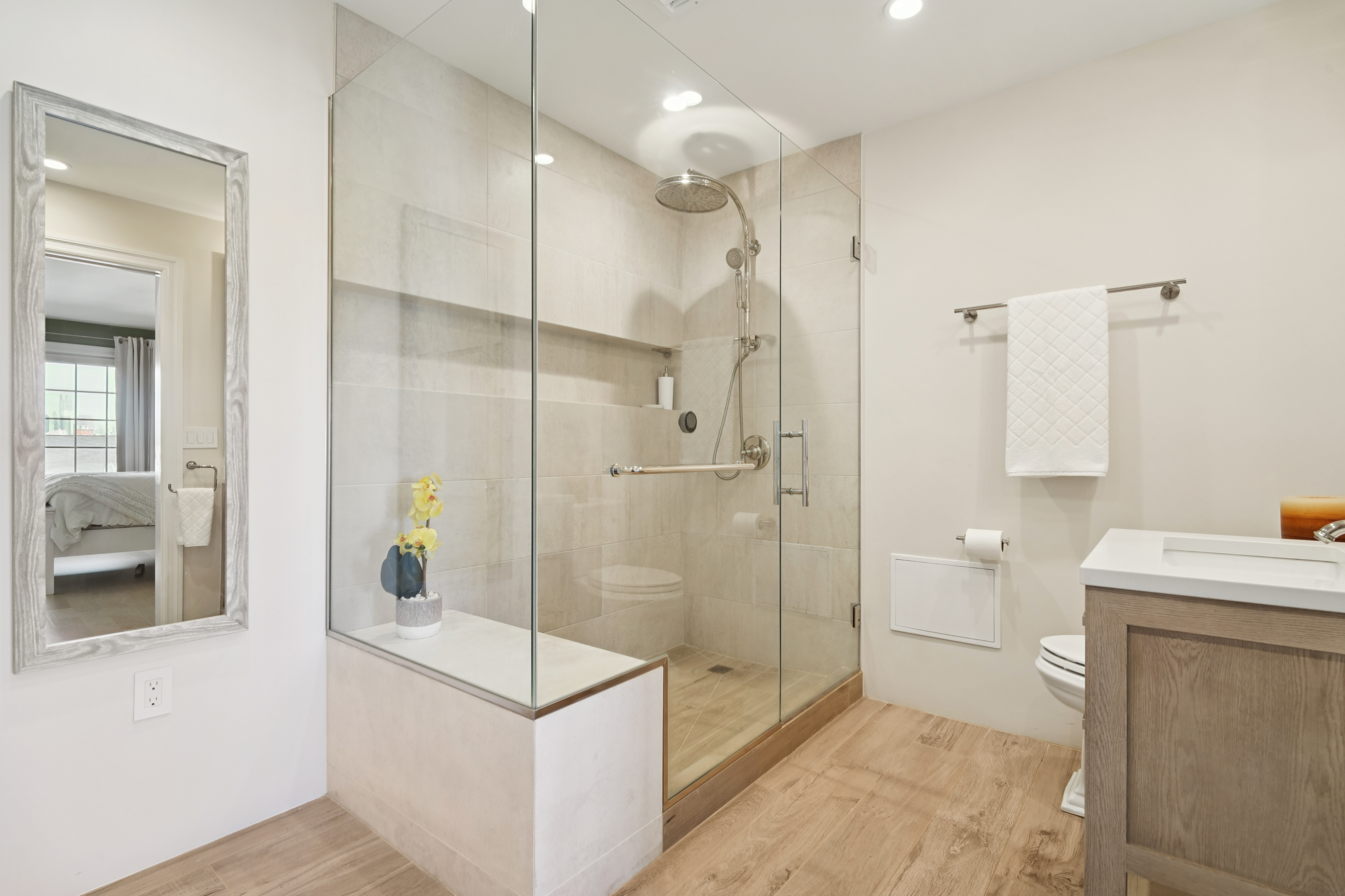 204 -52 Shearwater Court West 