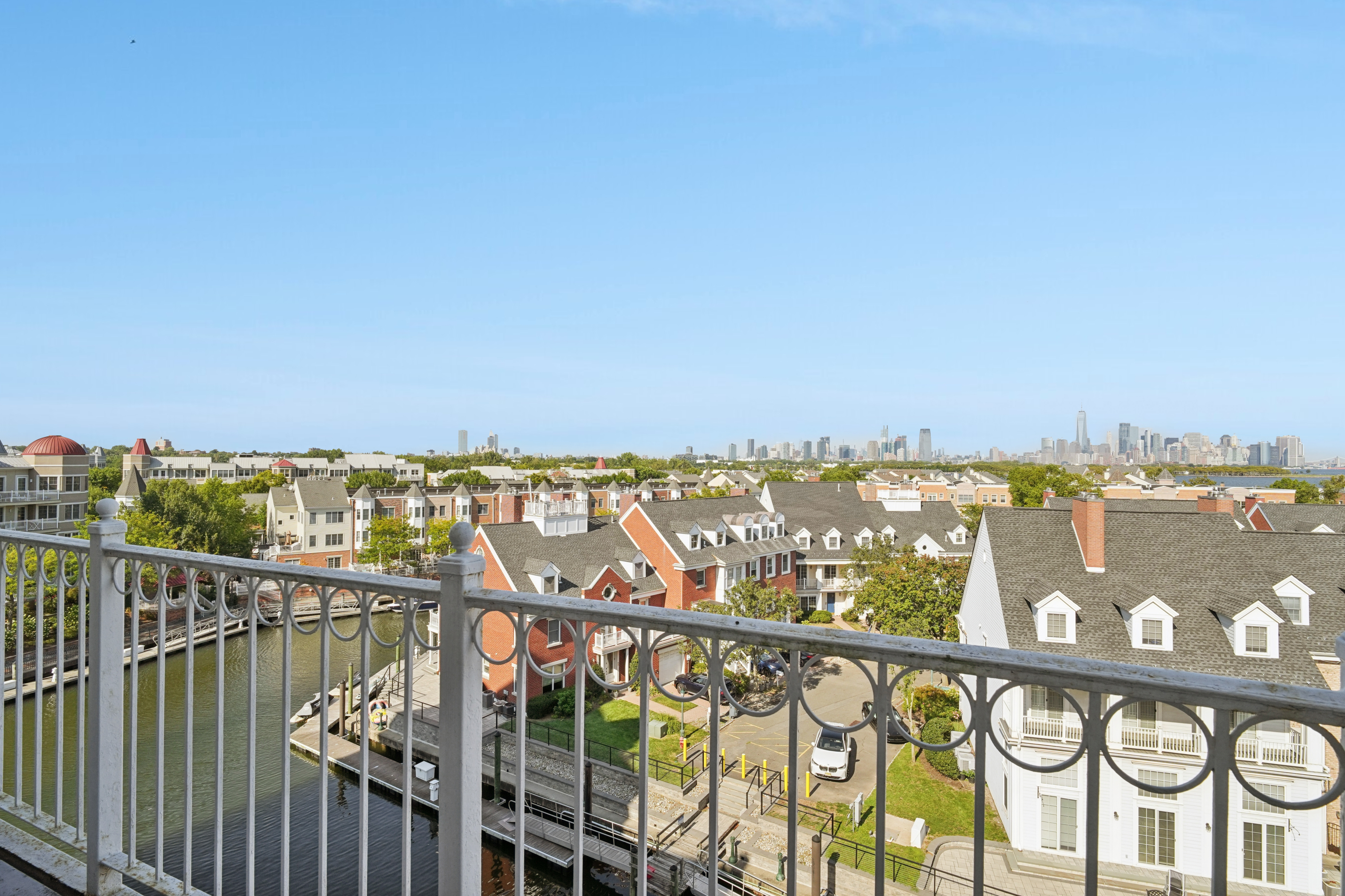 204 -52 Shearwater Court West 