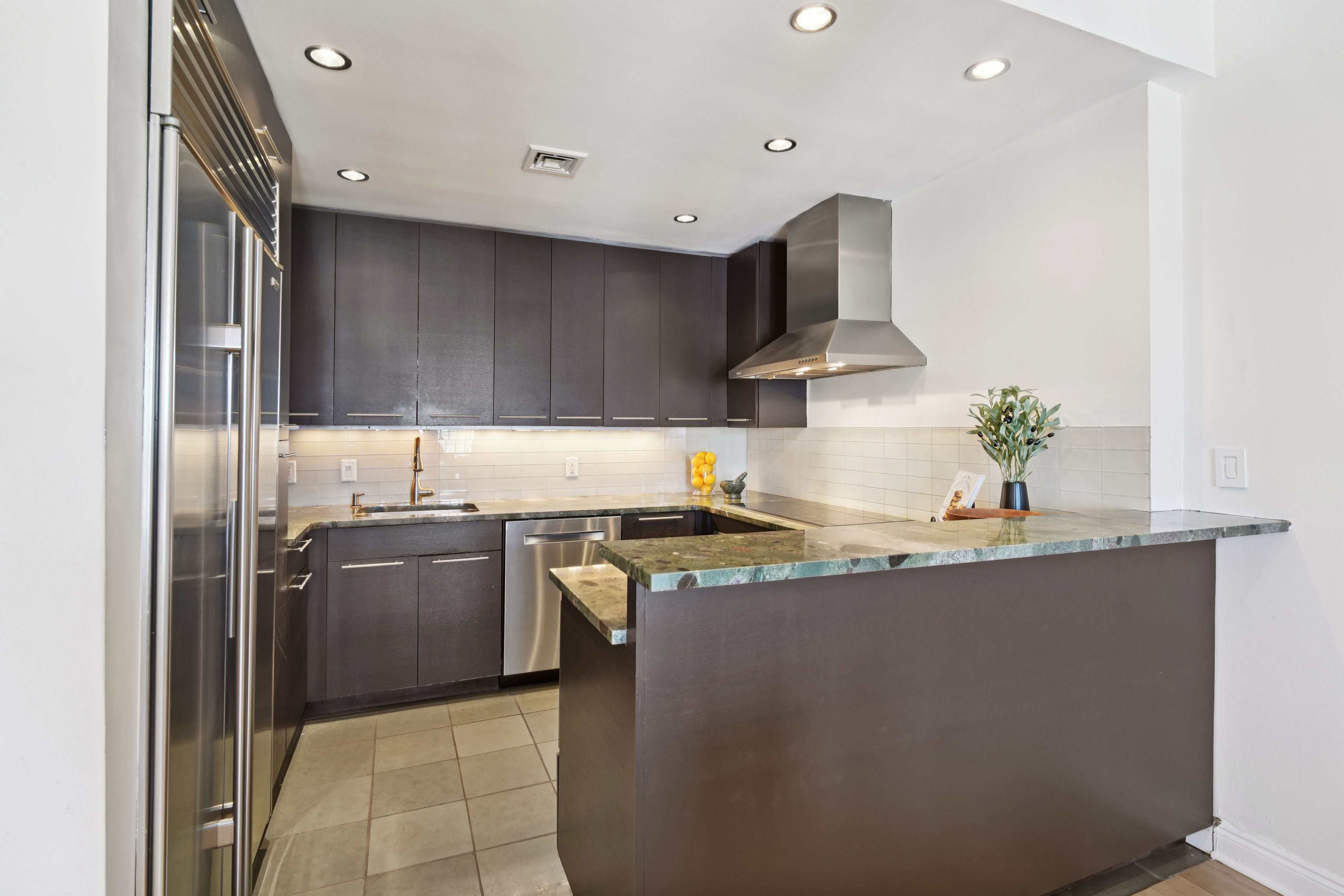 204 -52 Shearwater Court West 
