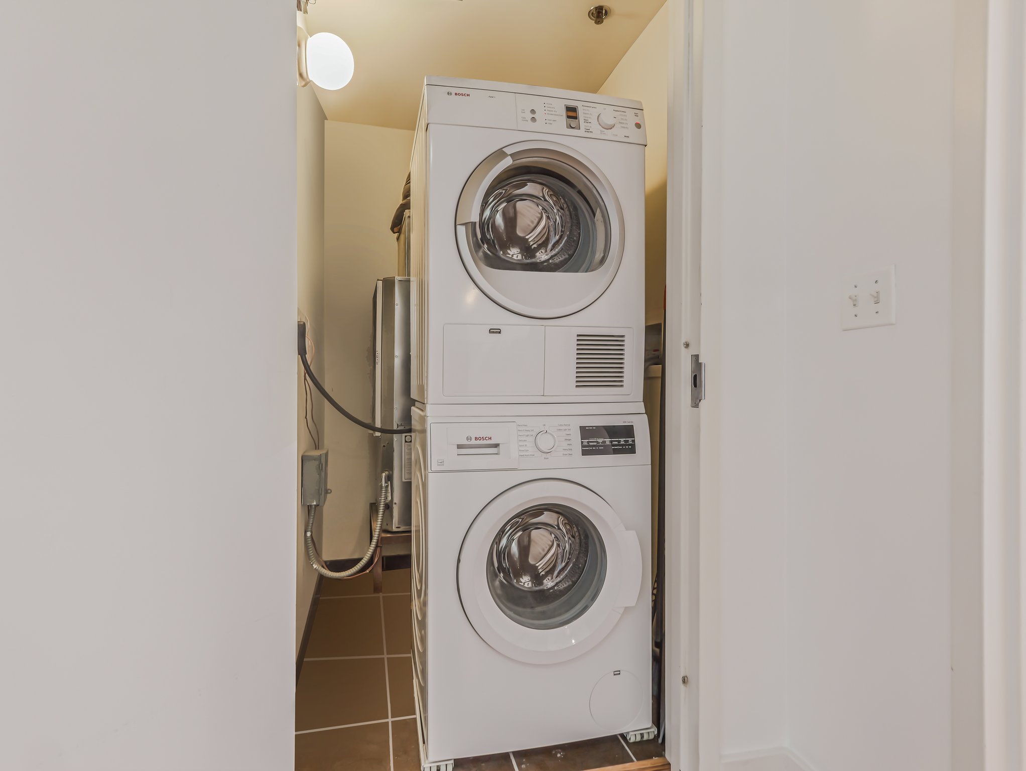 232 Pavonia Ave Unit# 517