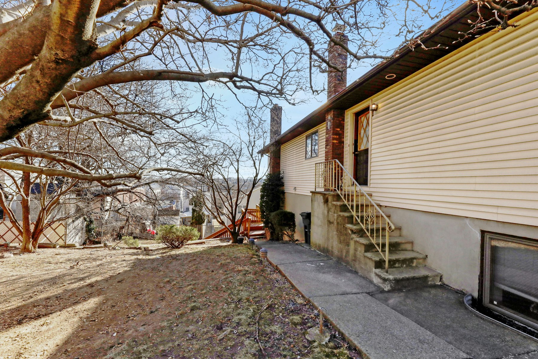 174 Farnham Avenue 