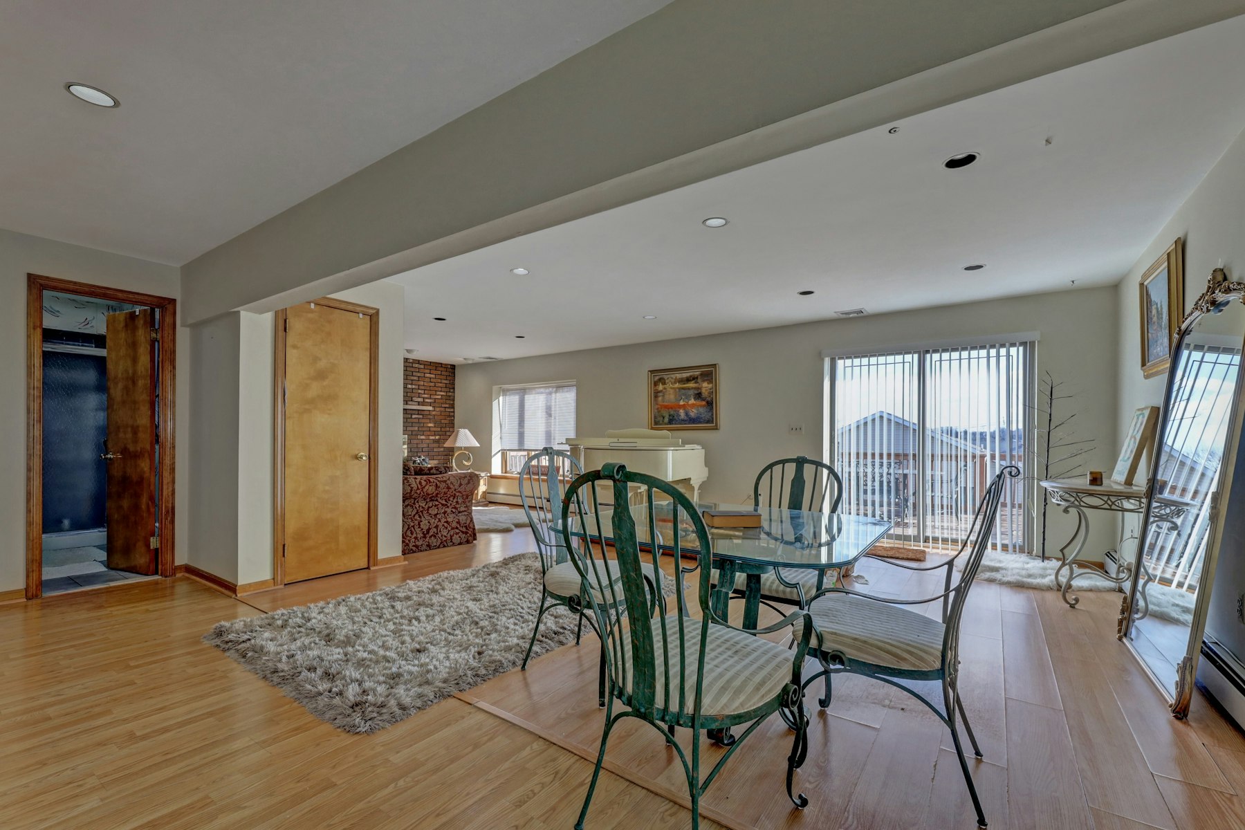 174 Farnham Avenue 
