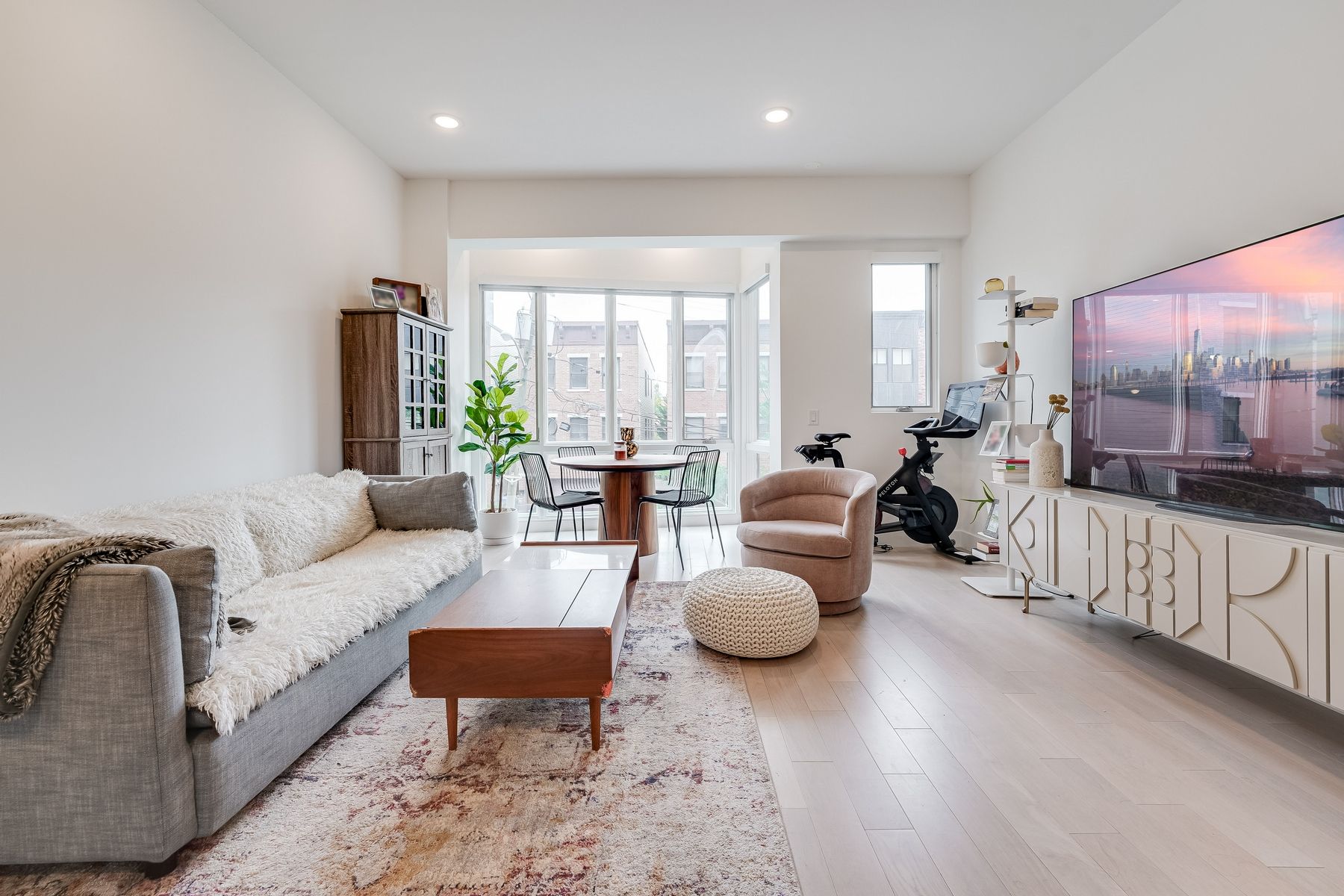 332 Newark Ave Unit# 2D