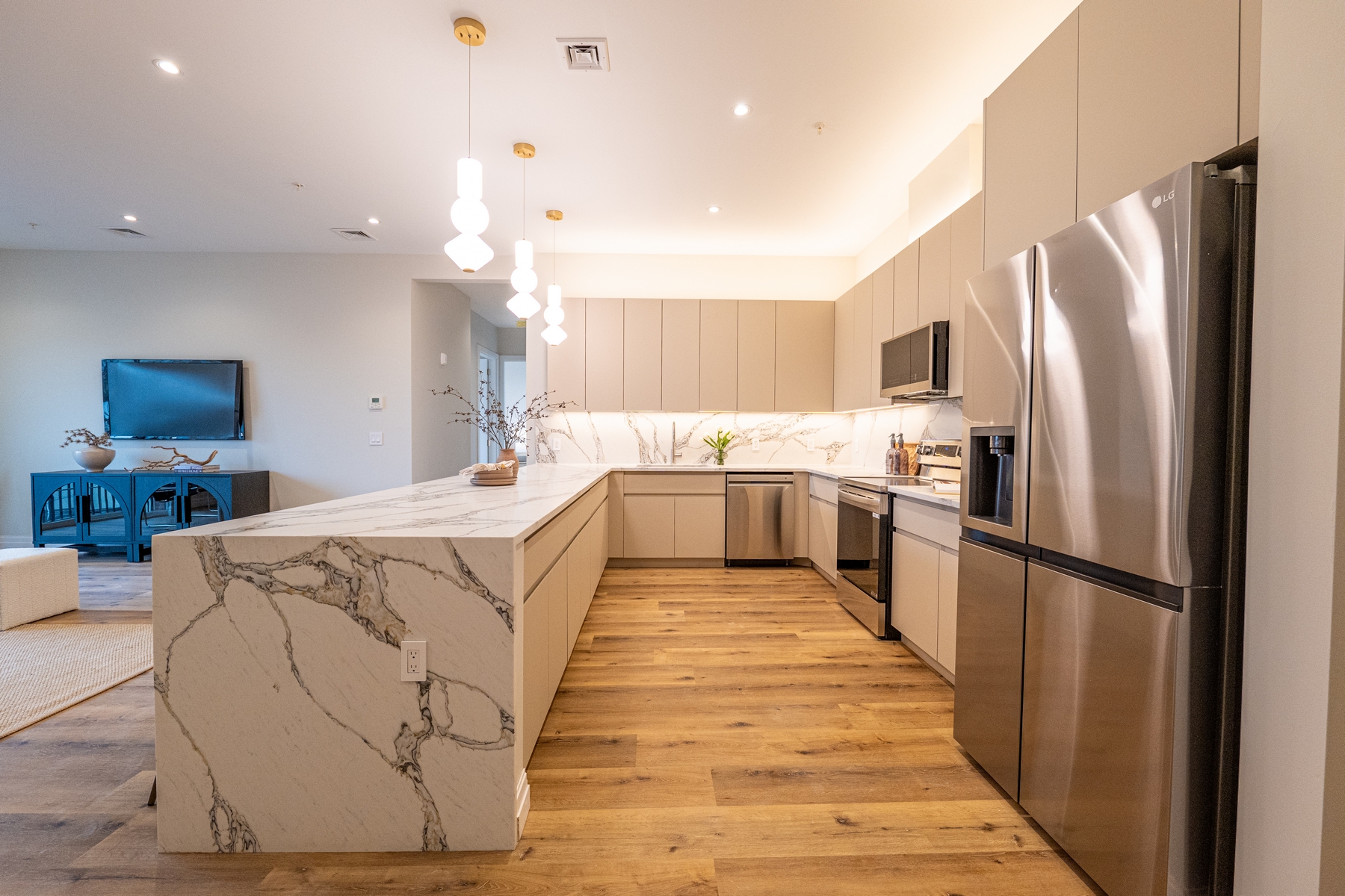 1722 Springfield Ave Unit# 403