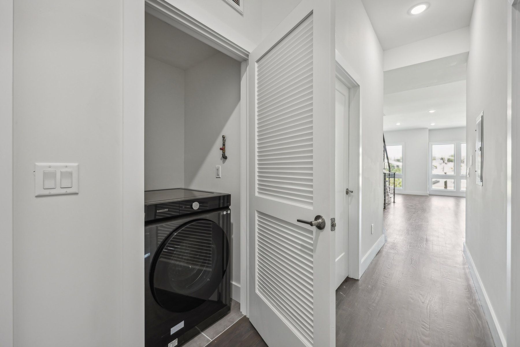 98 Van Horne St Unit# B