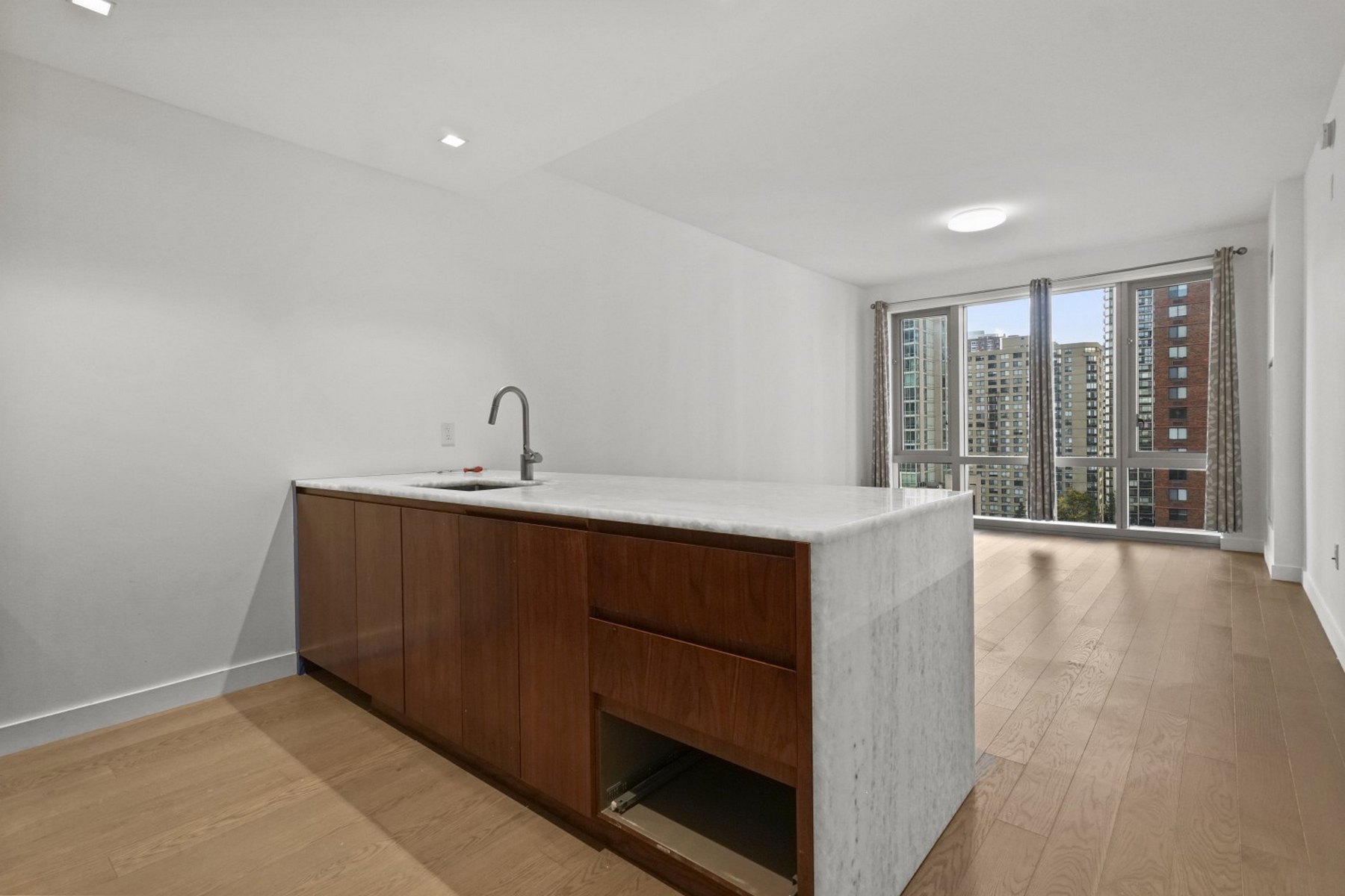 75 Park Lane South Unit# 1708