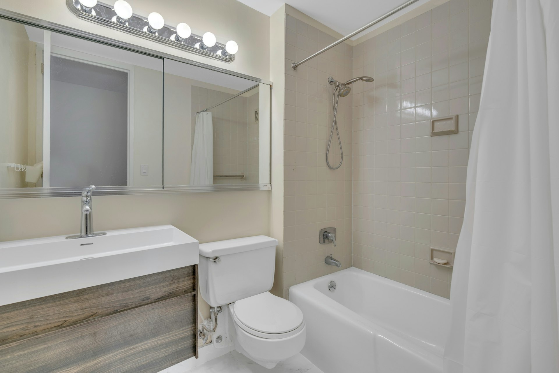 7004 JFK Boulevard East Unit# 33D