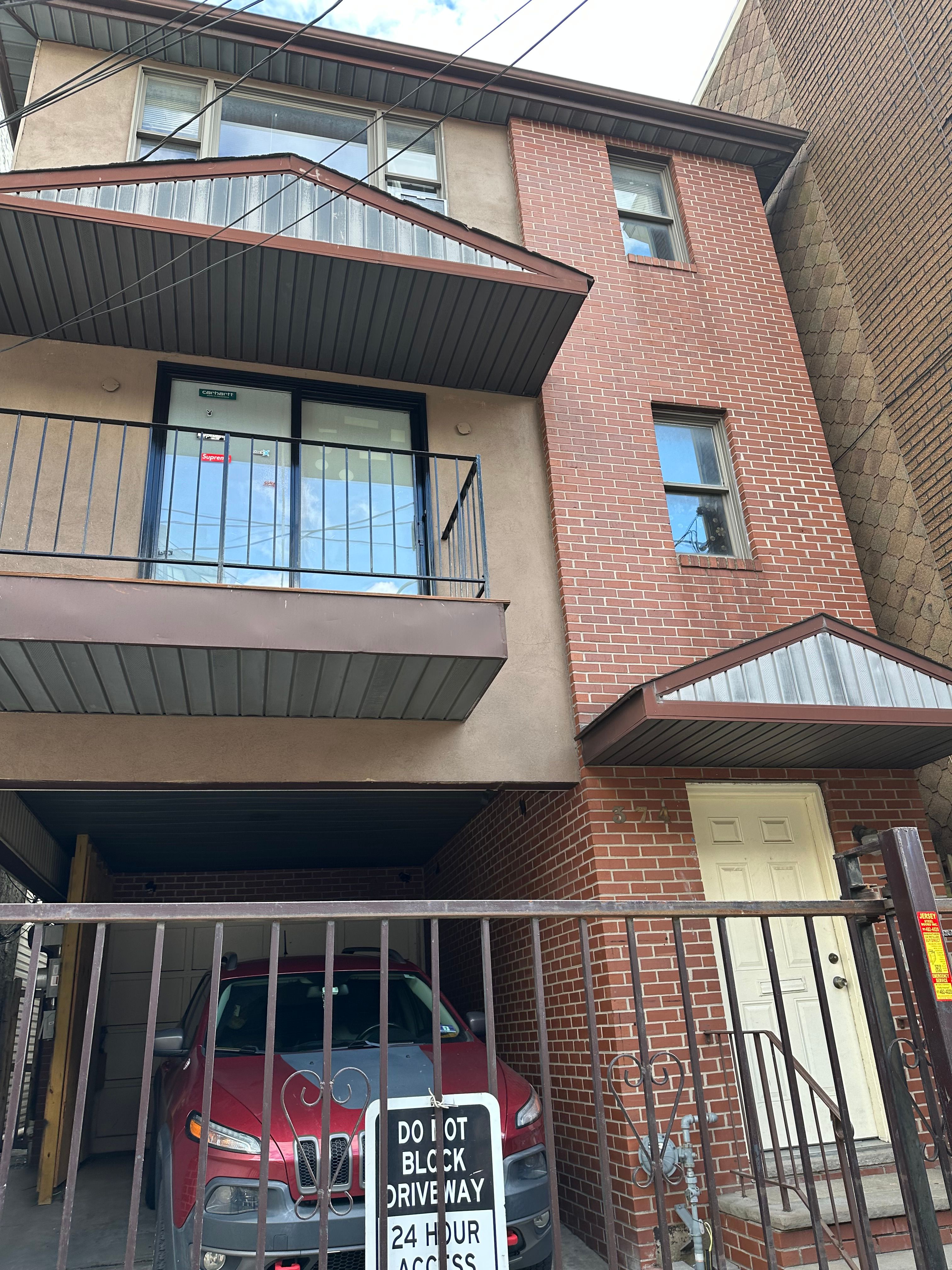 374 Summit Ave 