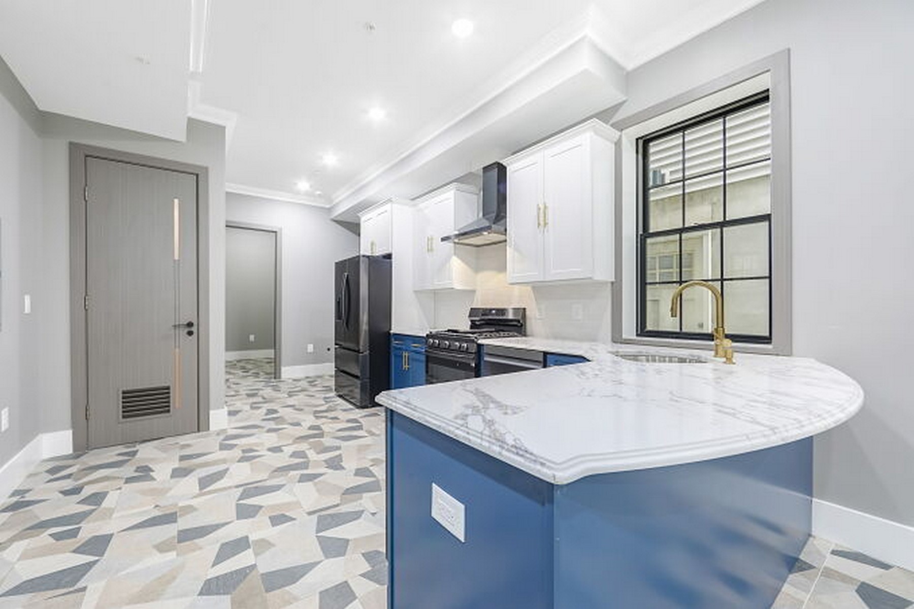 24 Romaine Ave Unit# A1