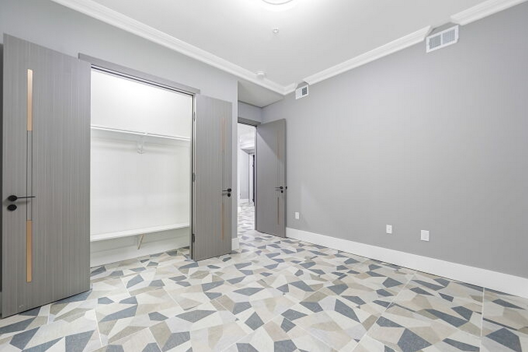 24 Romaine Ave Unit# A1