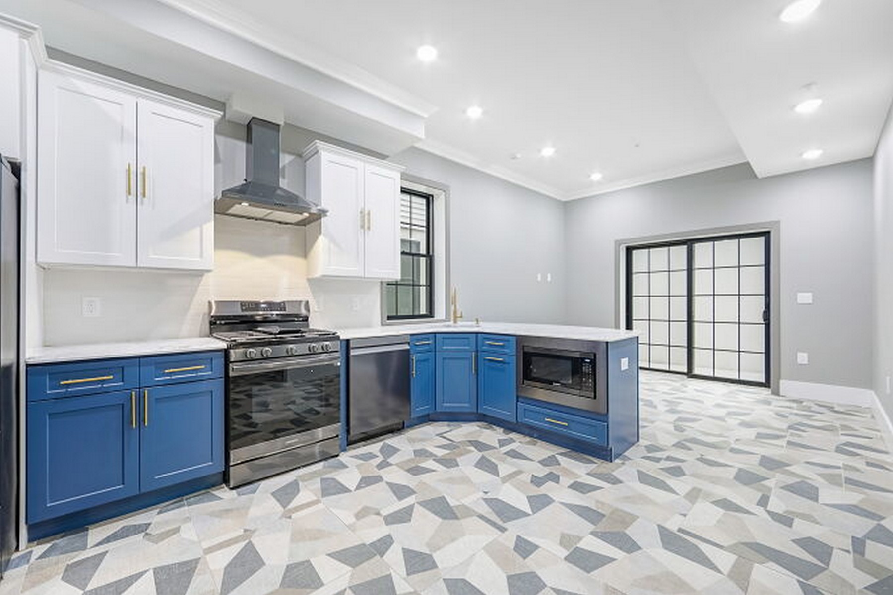 24 Romaine Ave Unit# A1