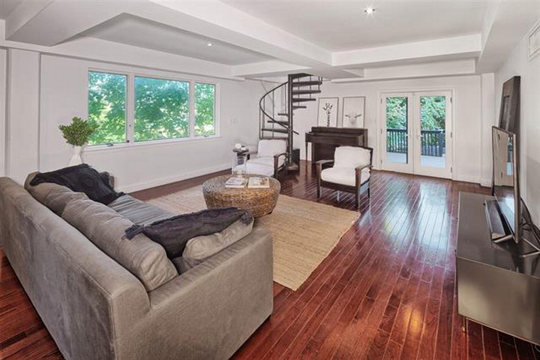 76 Hackensack Plank Road 