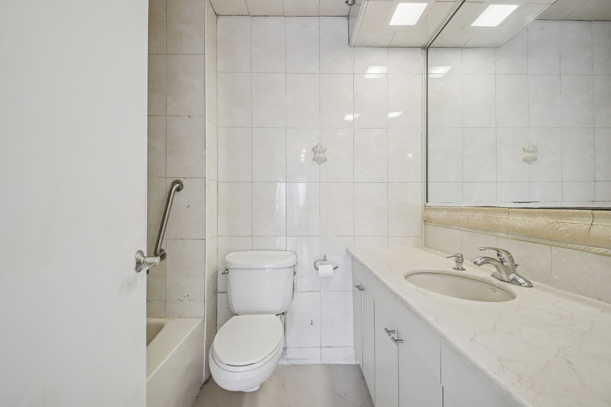 7000 Kennedy Blvd Unit# 17C