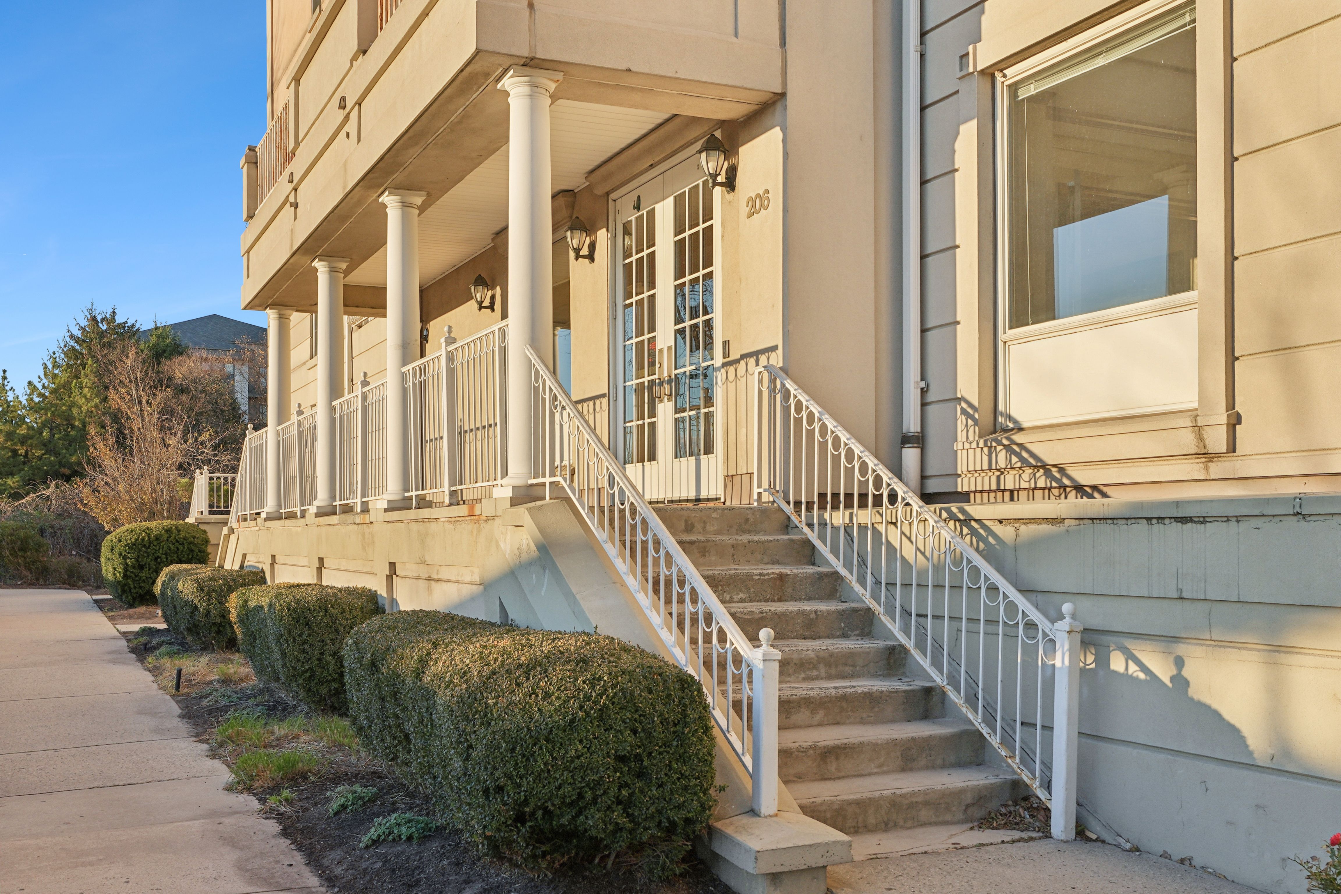 206 Shearwater Court West #74