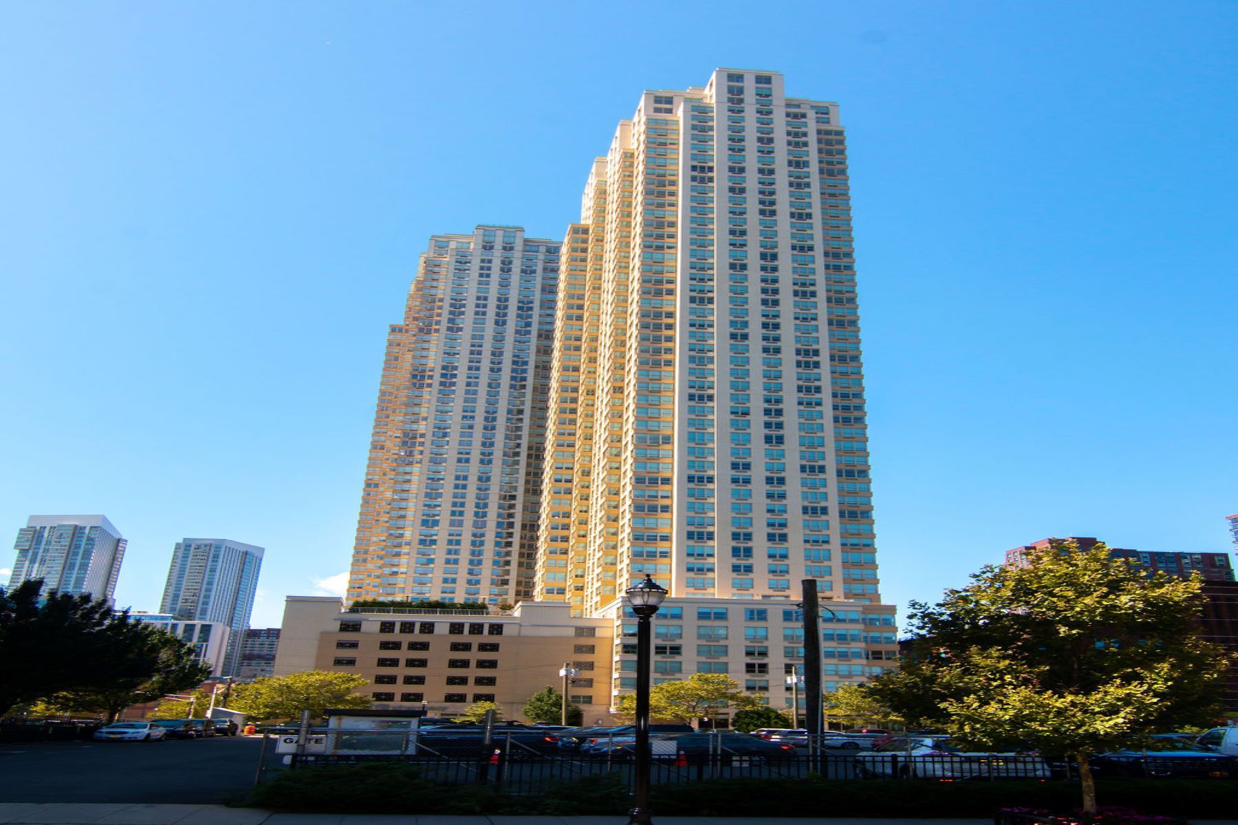 88 Morgan St Unit# 4504