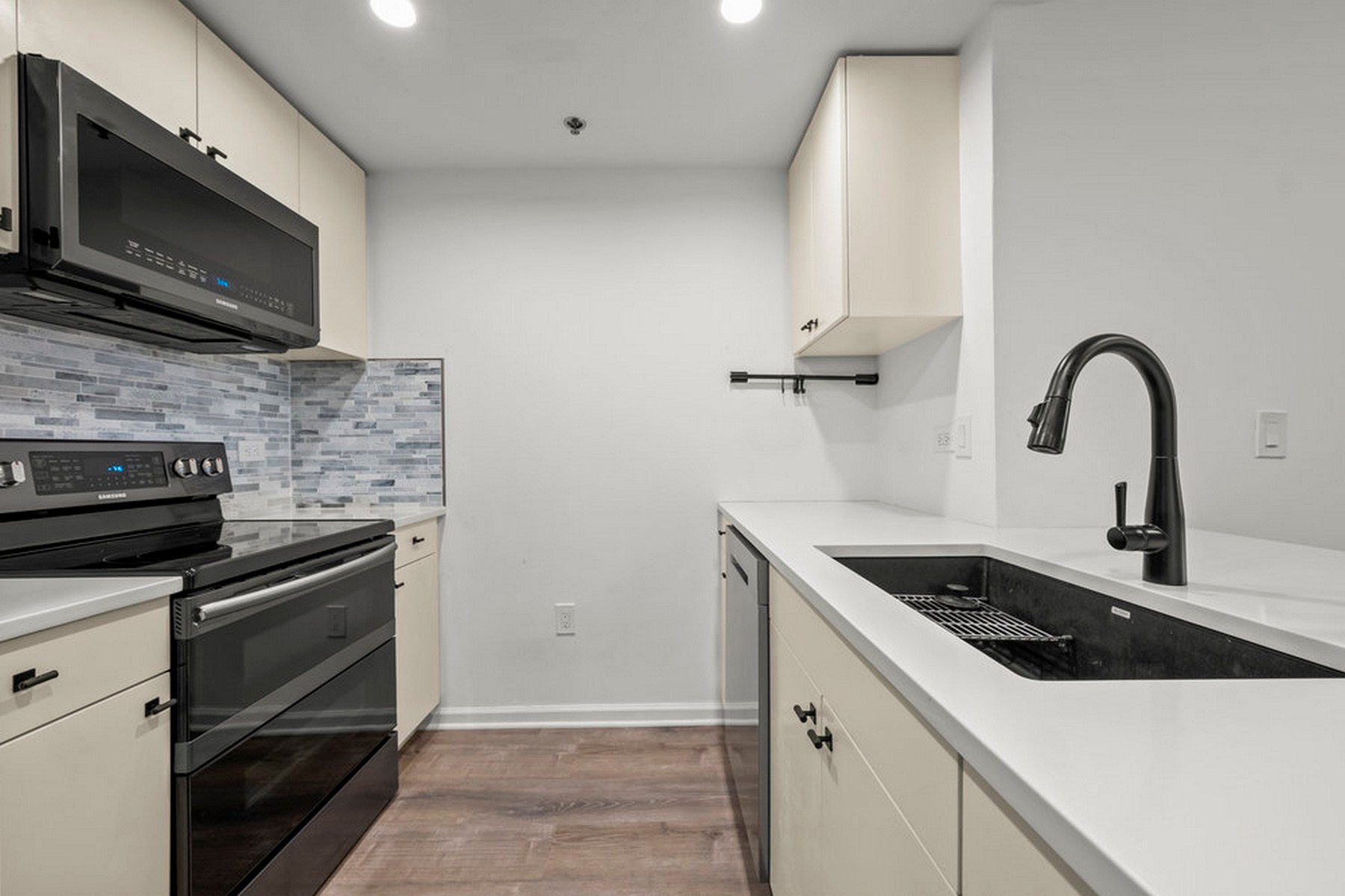 102 Christopher Columbus Dr Unit# 303