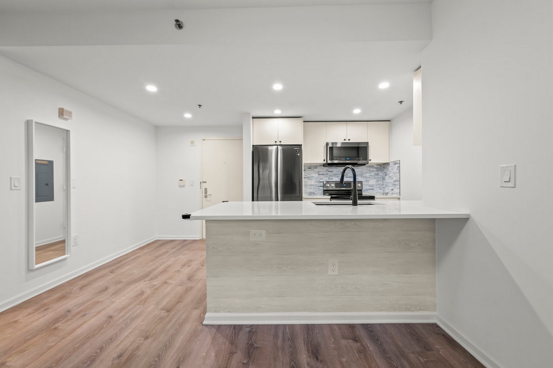 102 Christopher Columbus Dr Unit# 303