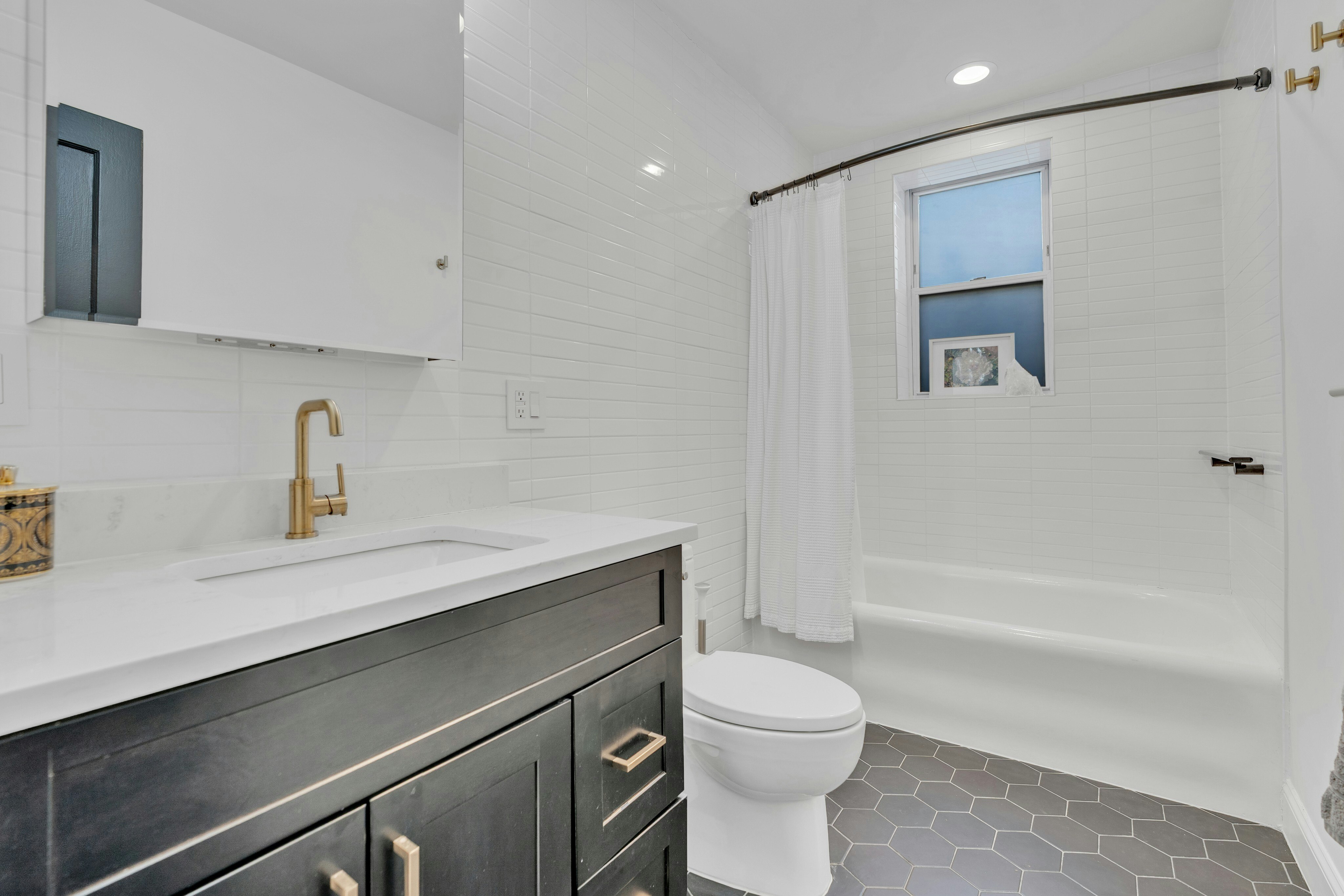 107 Kensington Avenue, unit 101 