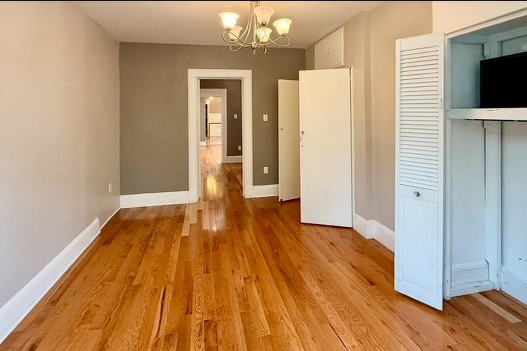 6607 Lincoln Pl Unit# 2R