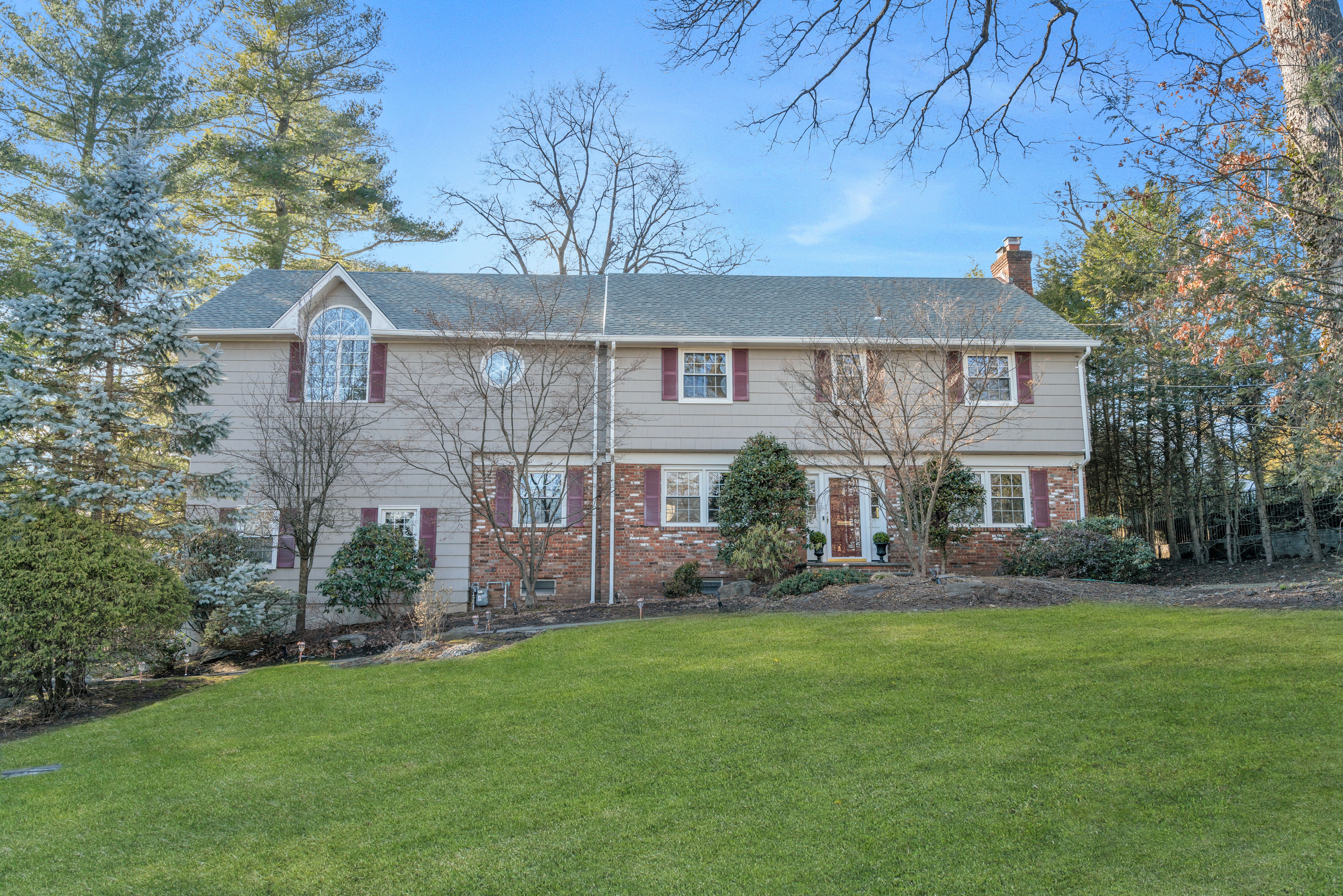 122 Crest Road 