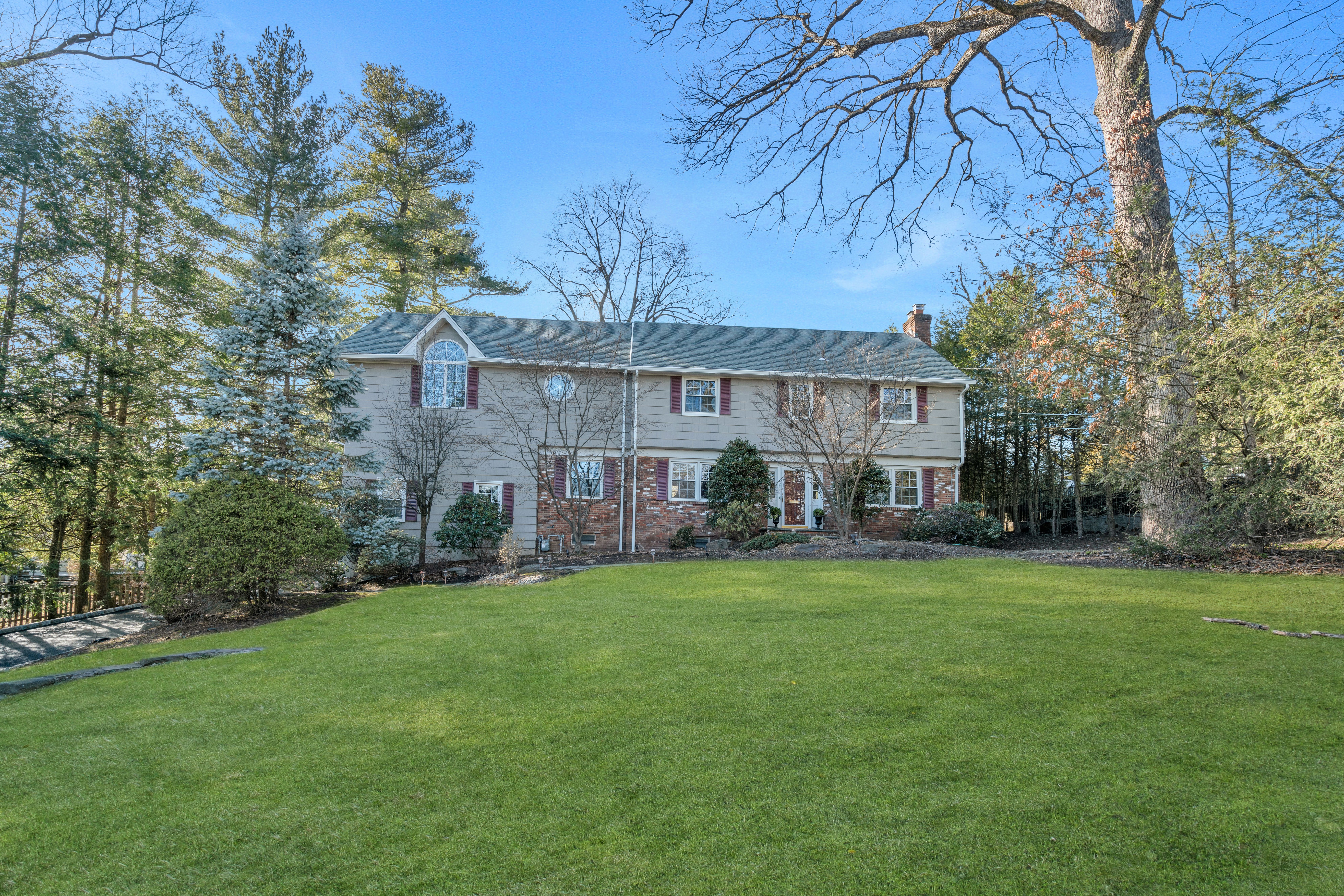 122 Crest Road 