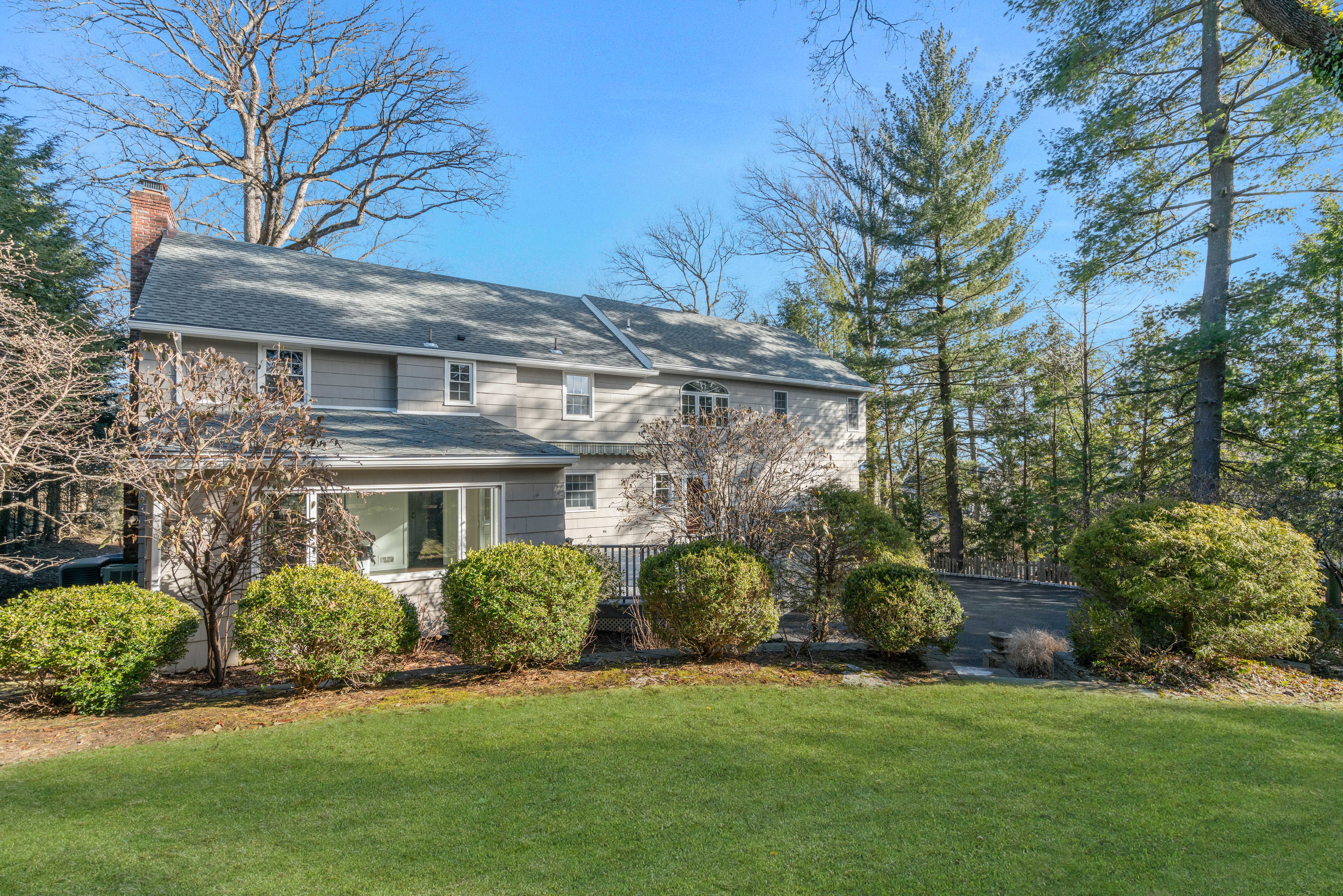 122 Crest Road 