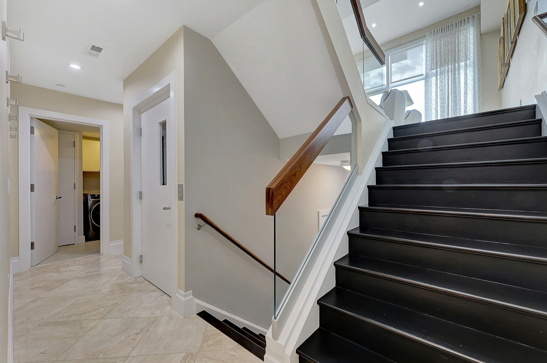 24 Vela Way 