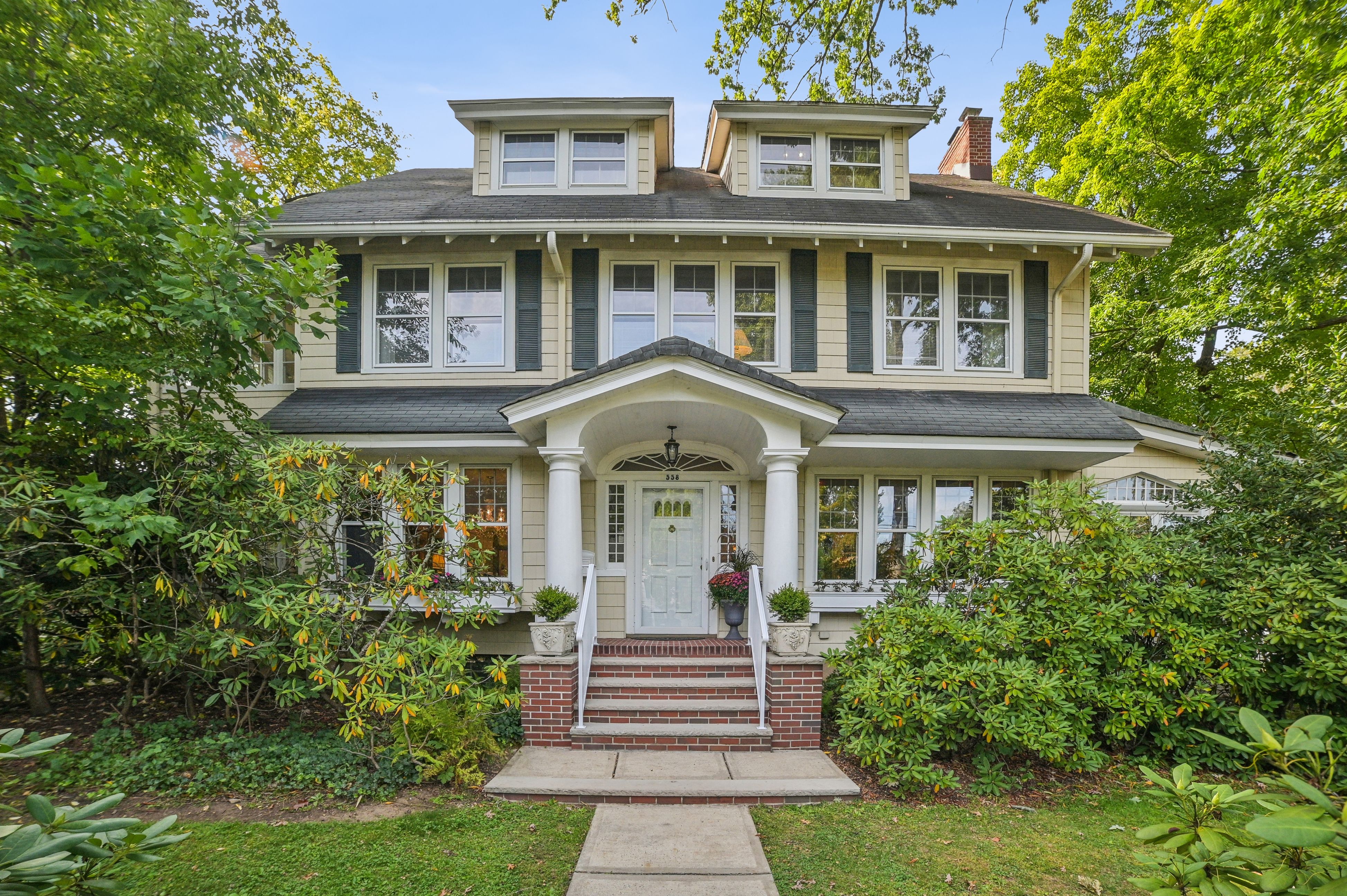 558 Park Street 