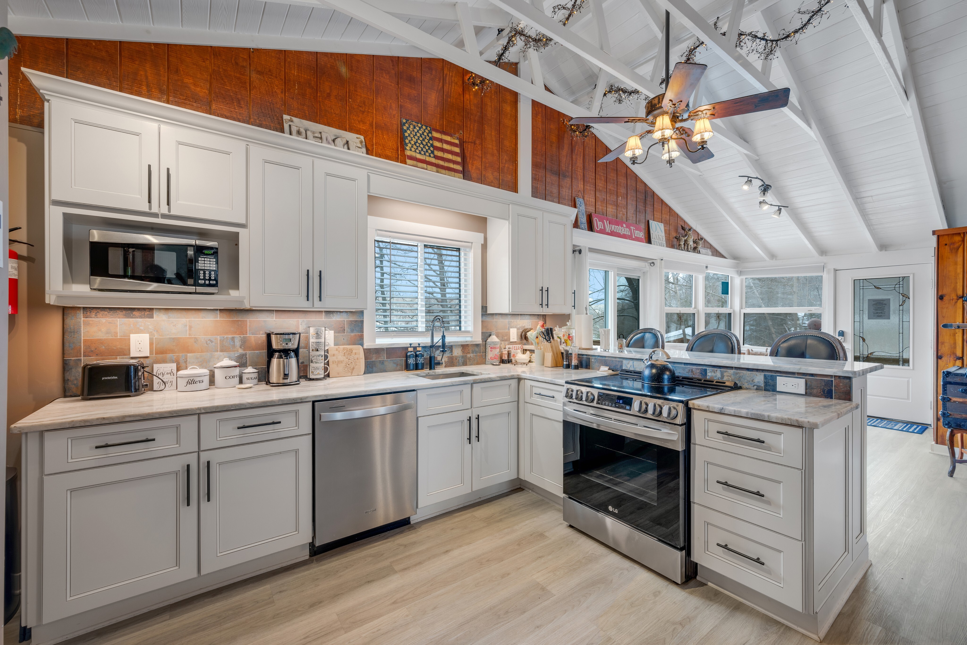49 Lakeshore Drive Northwest 