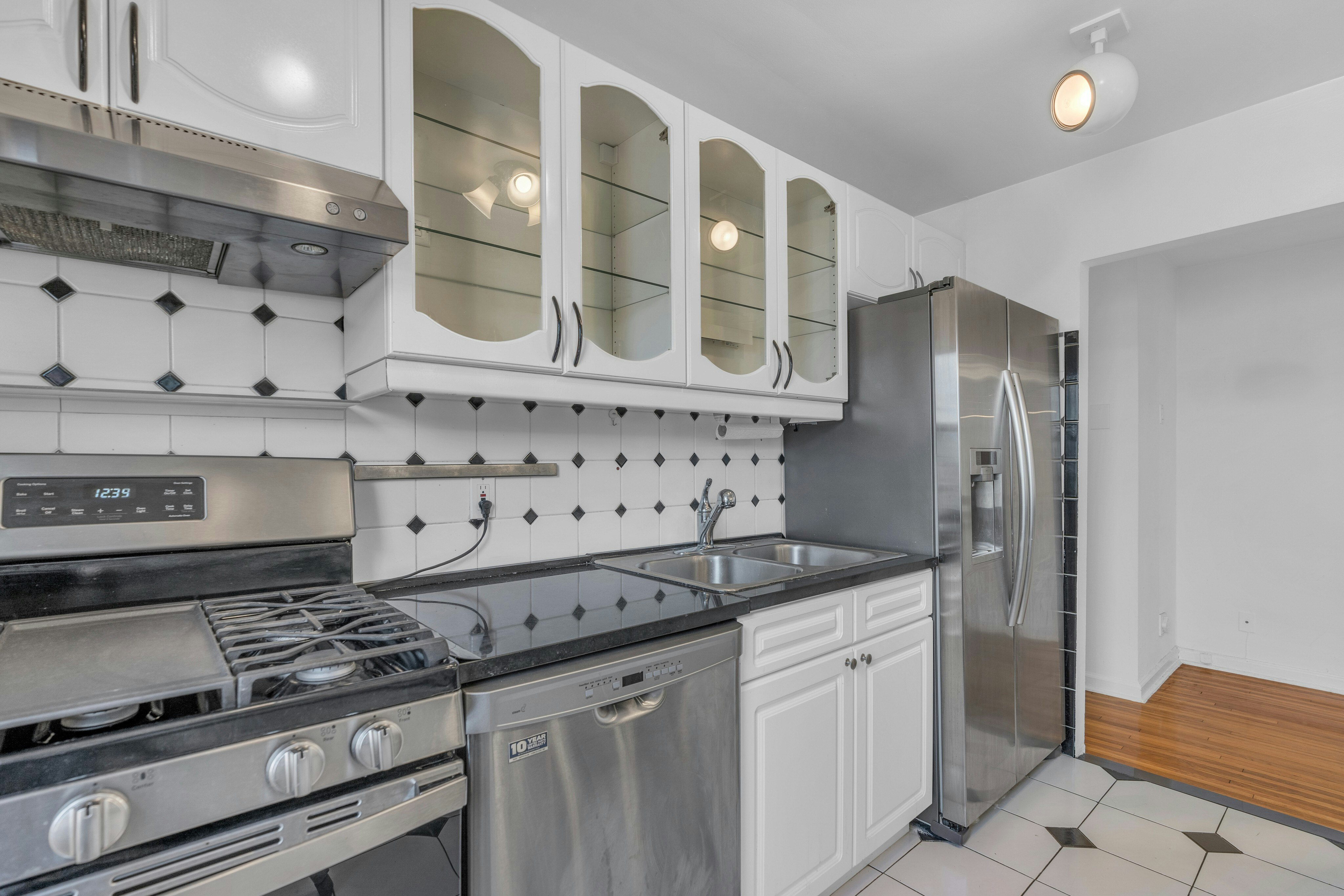 2350 Linwood Avenue #5B 