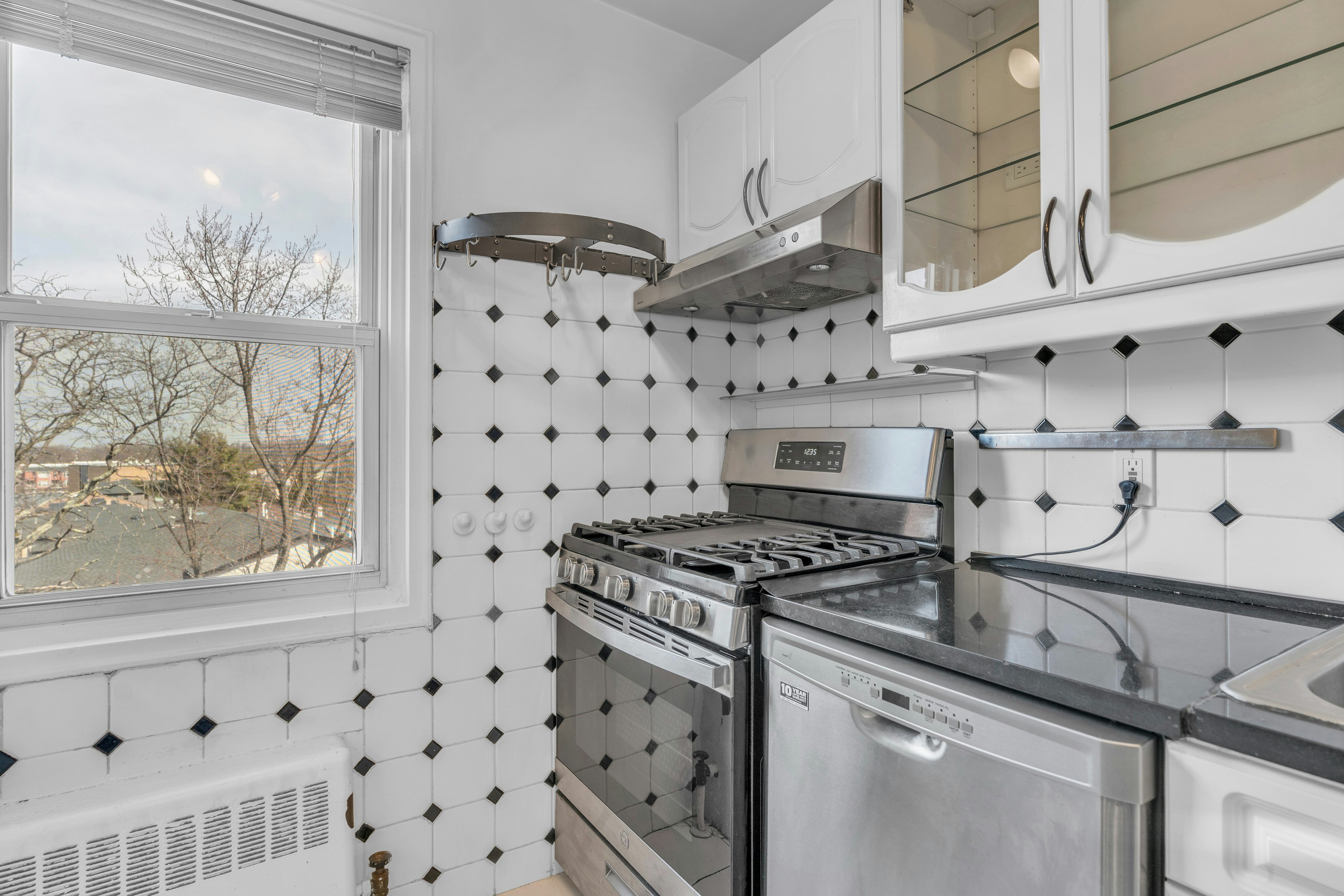 2350 Linwood Avenue #5B 