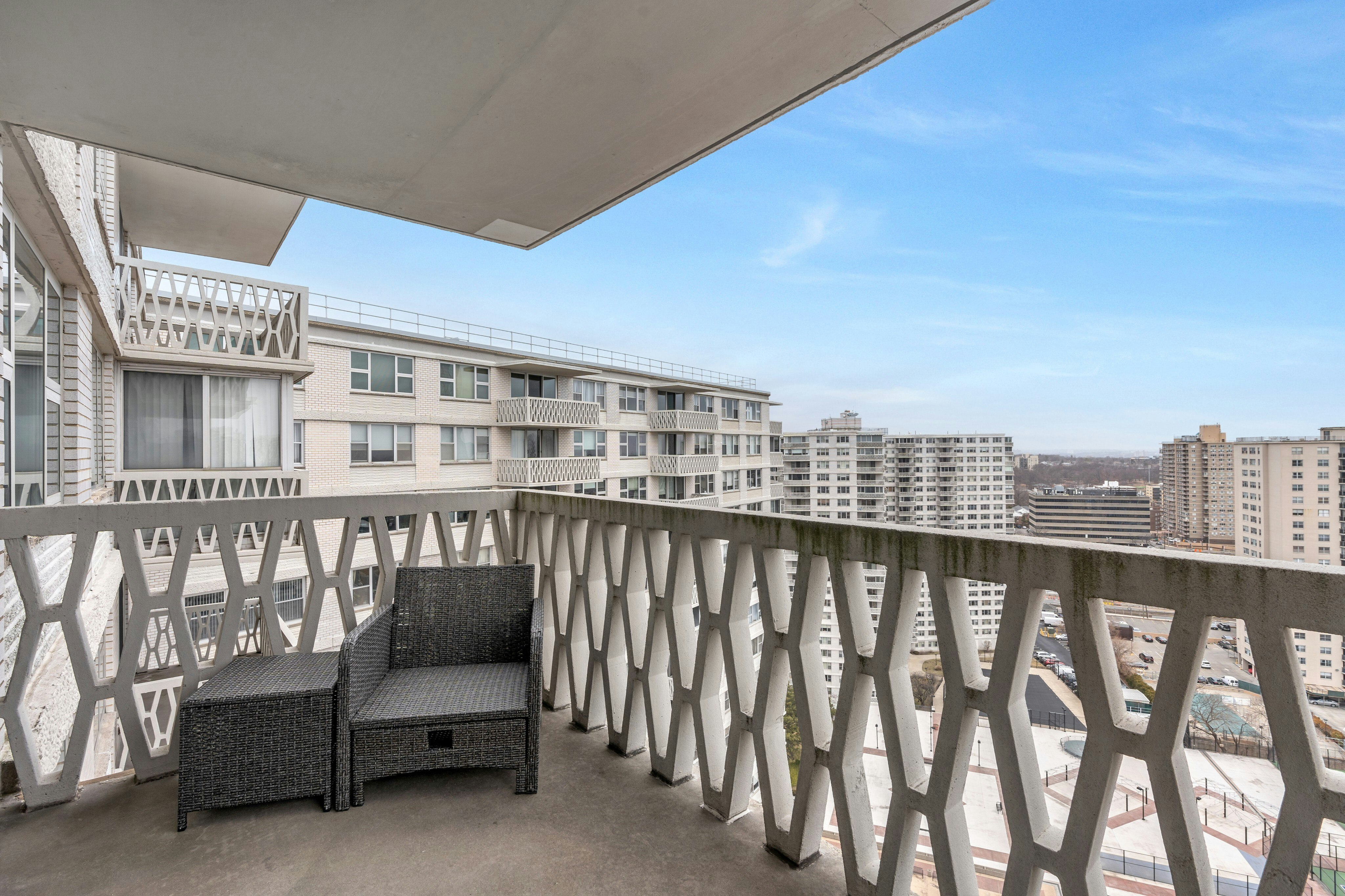 2000 Linwood Avenue 22U
