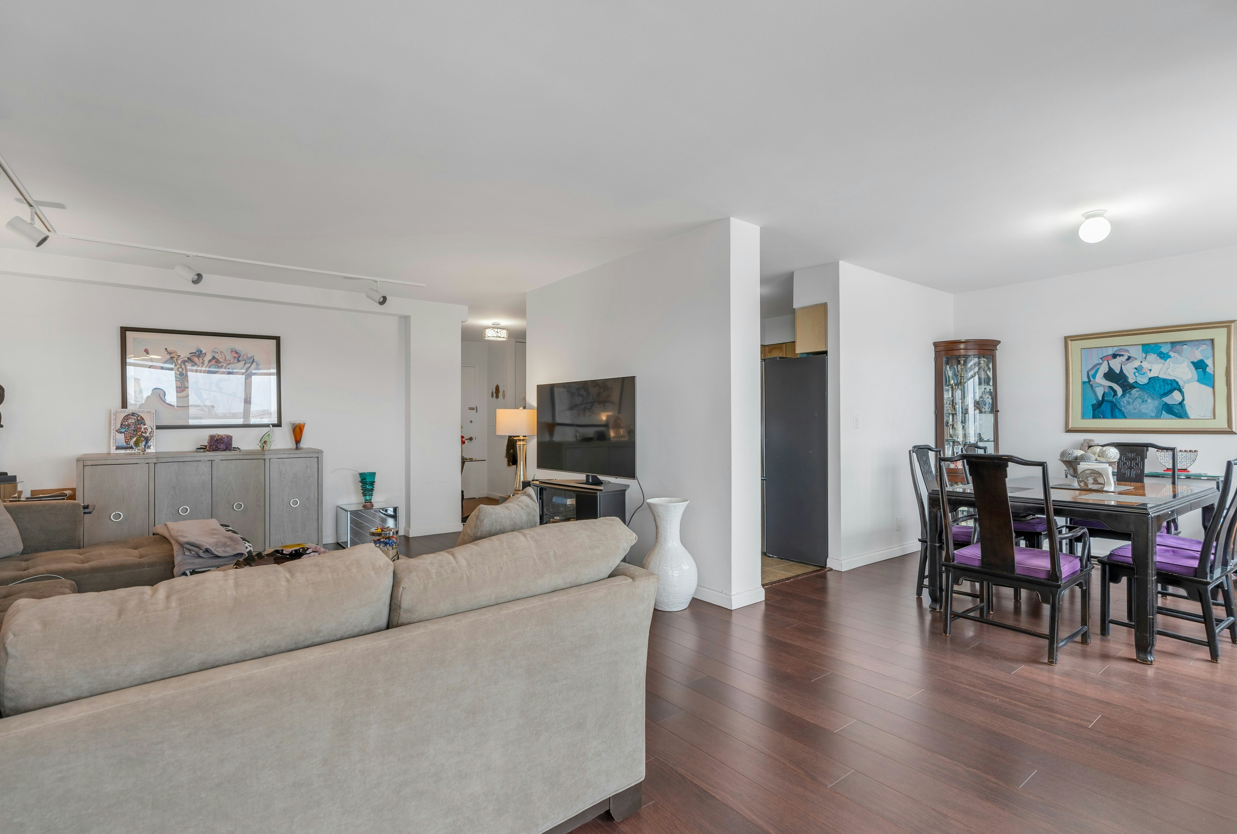 2000 Linwood Avenue 22U