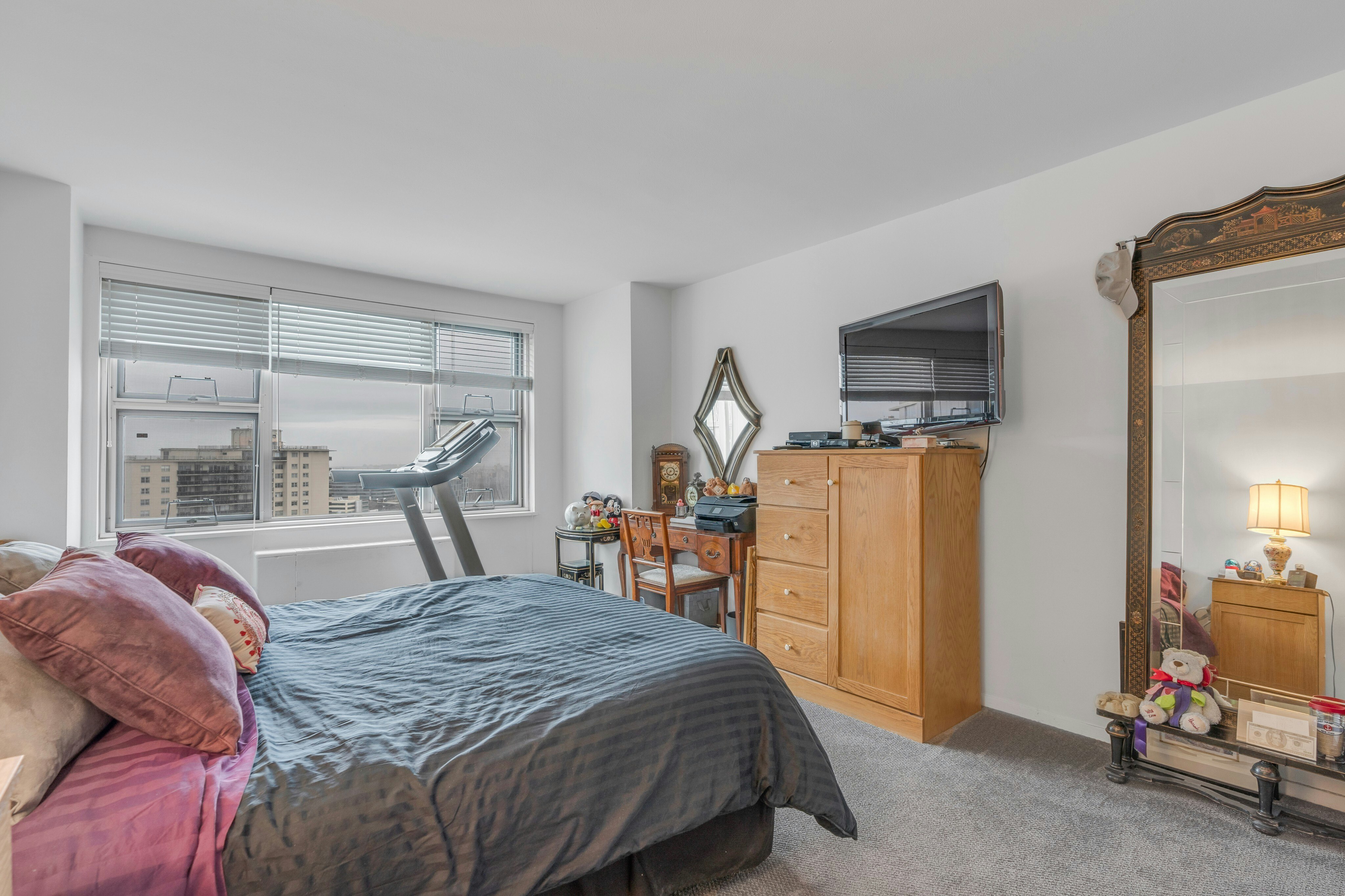 2000 Linwood Avenue 22U
