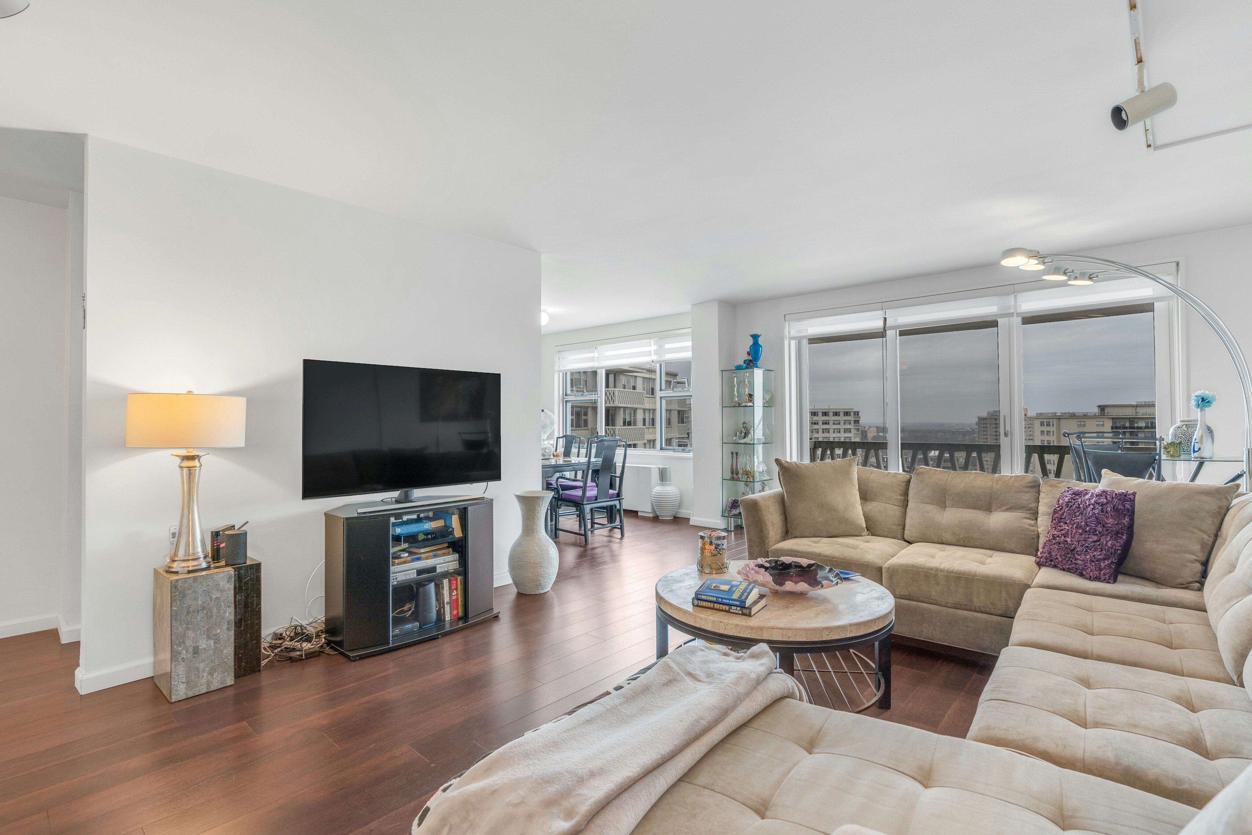 2000 Linwood Avenue 22U