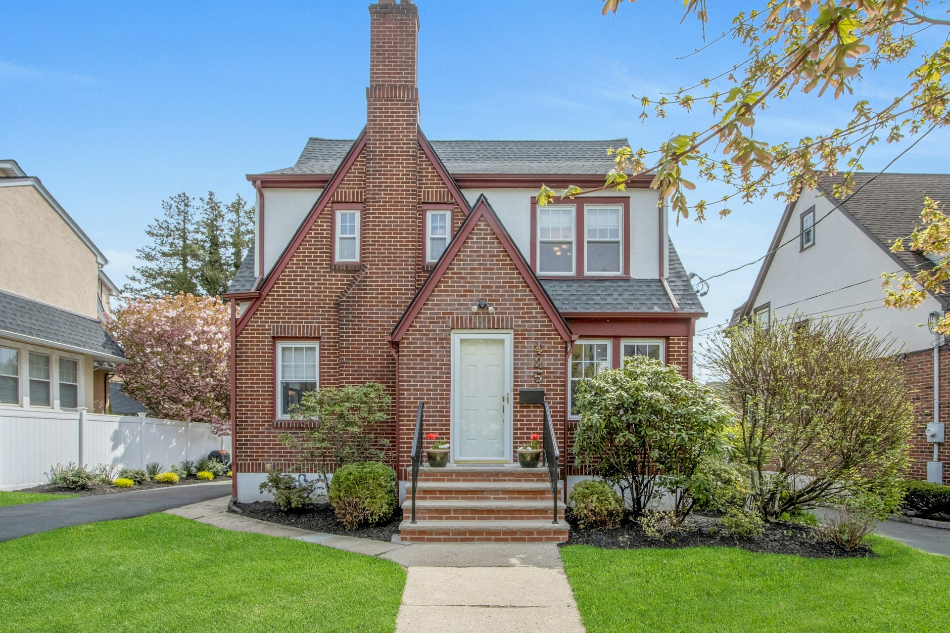 425 Mountain View