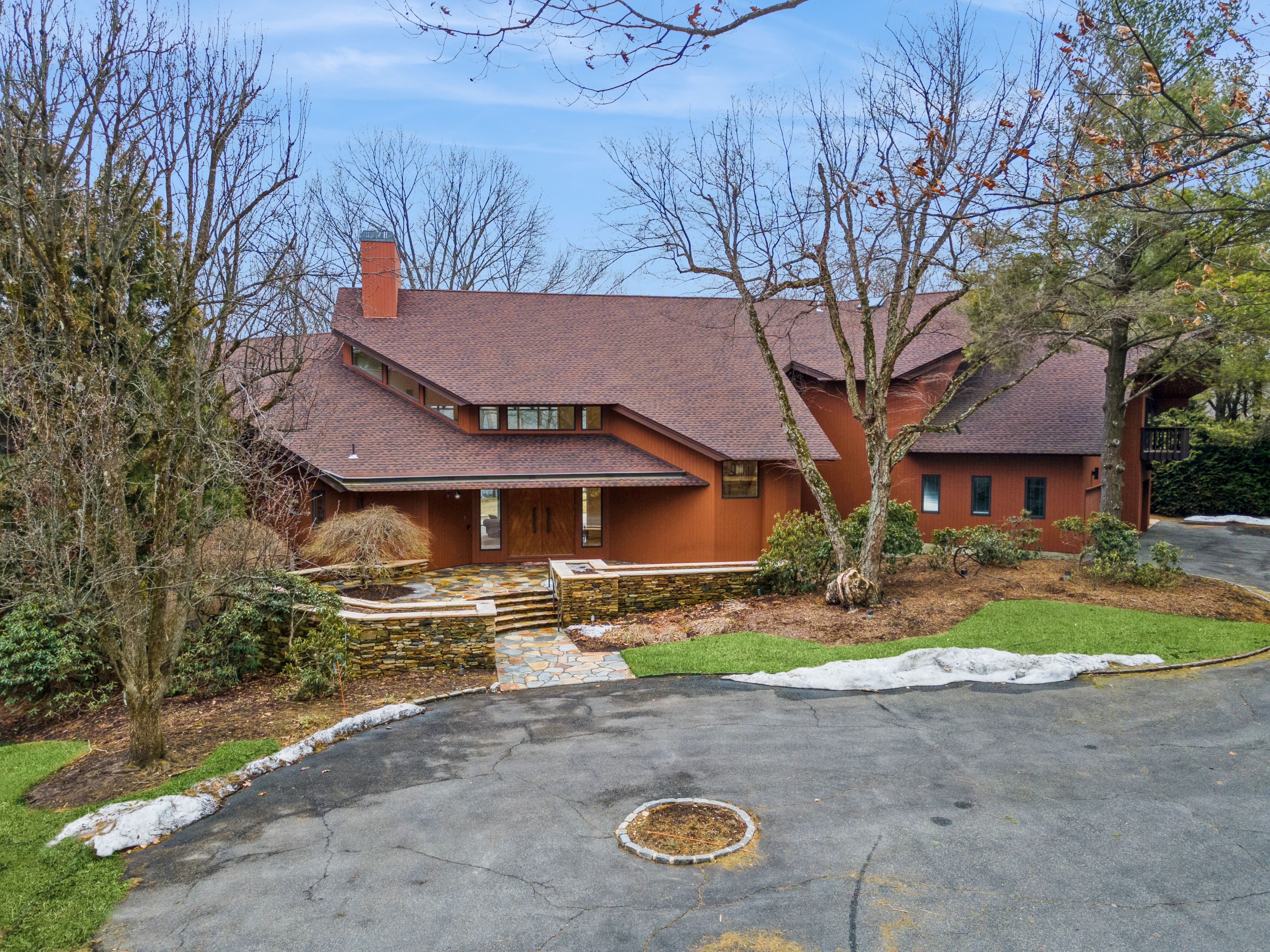 910 Franklin Lake Road 