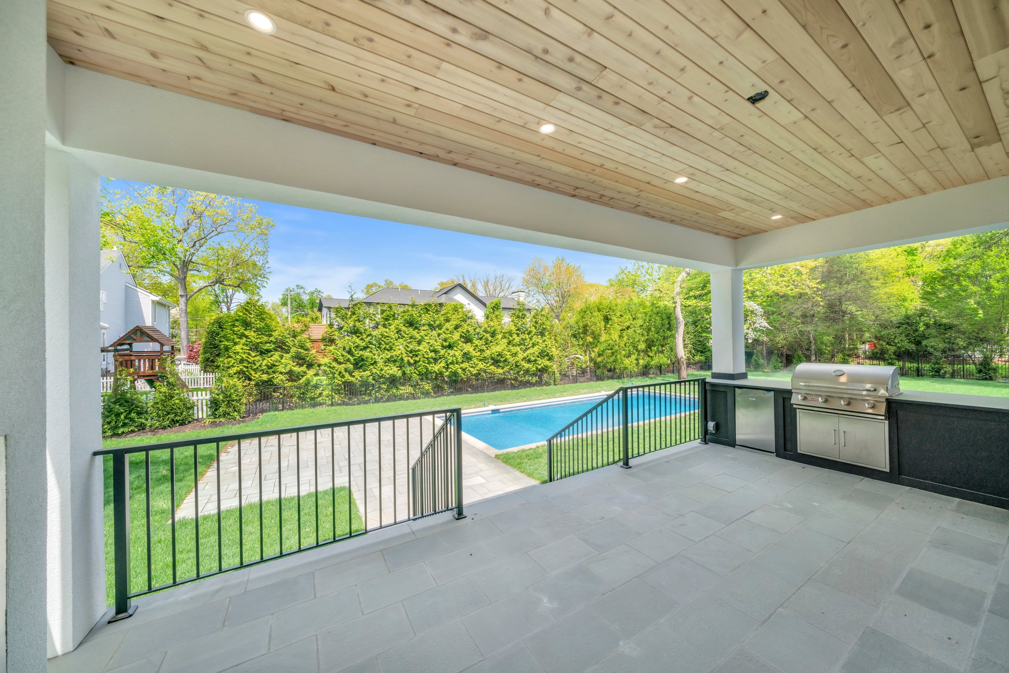 16 Donnybrook