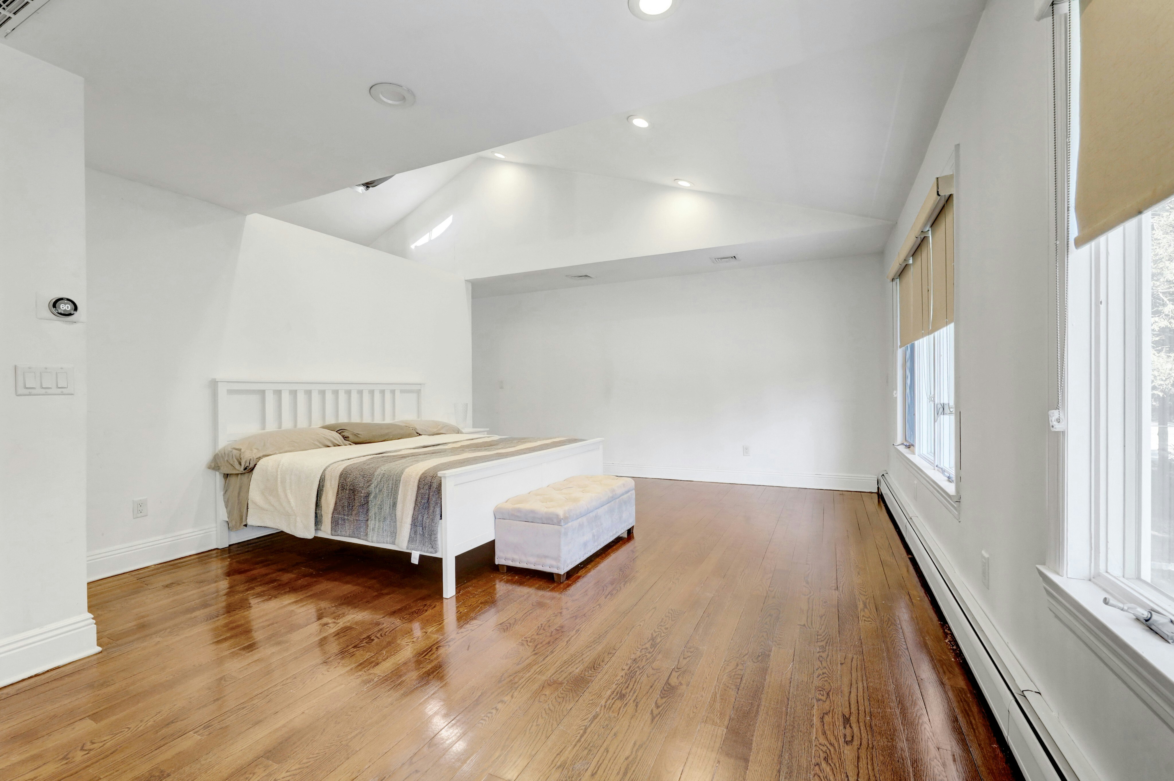 919 Colonial Road 