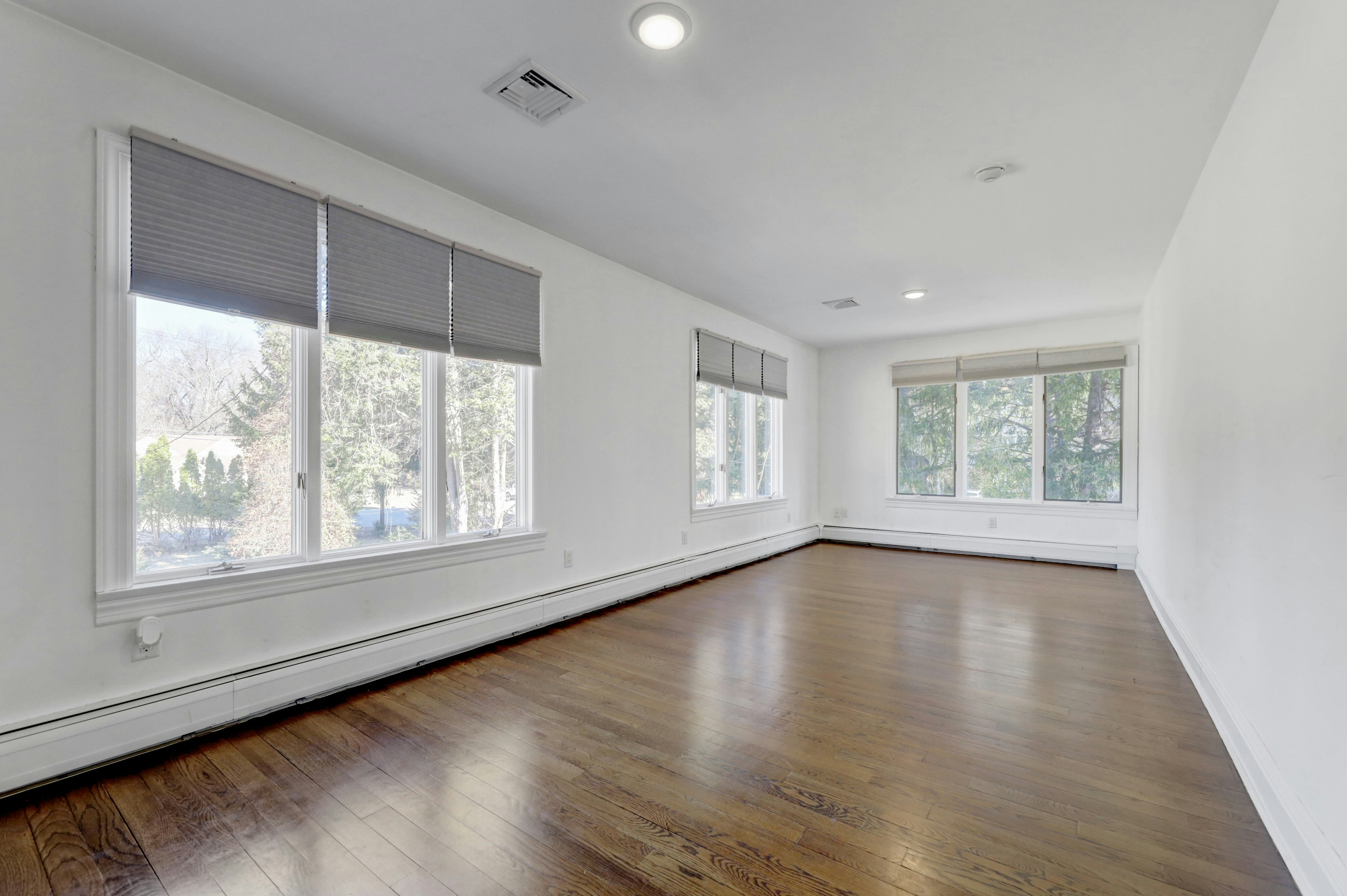 919 Colonial Road 