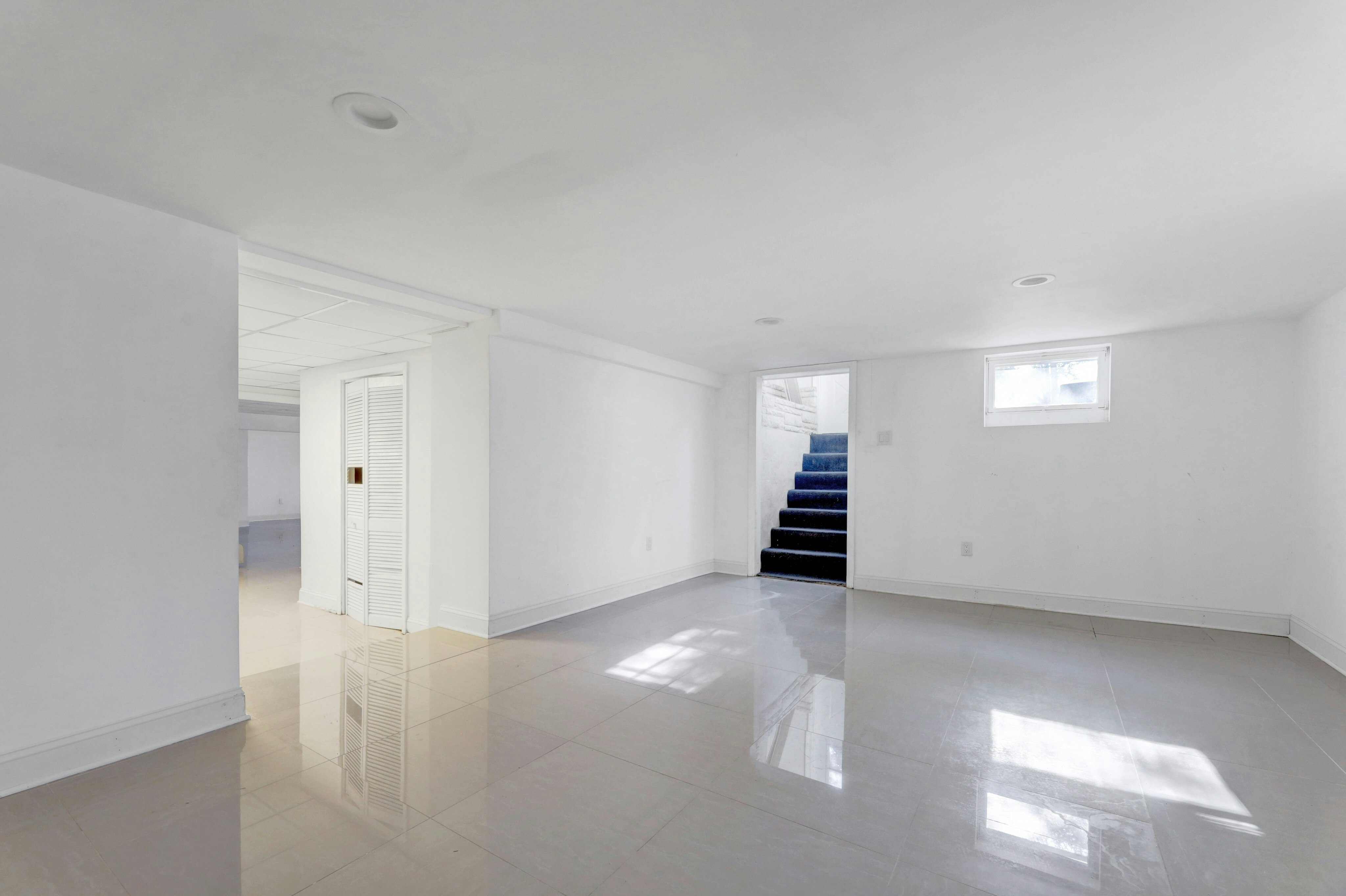 919 Colonial Road 