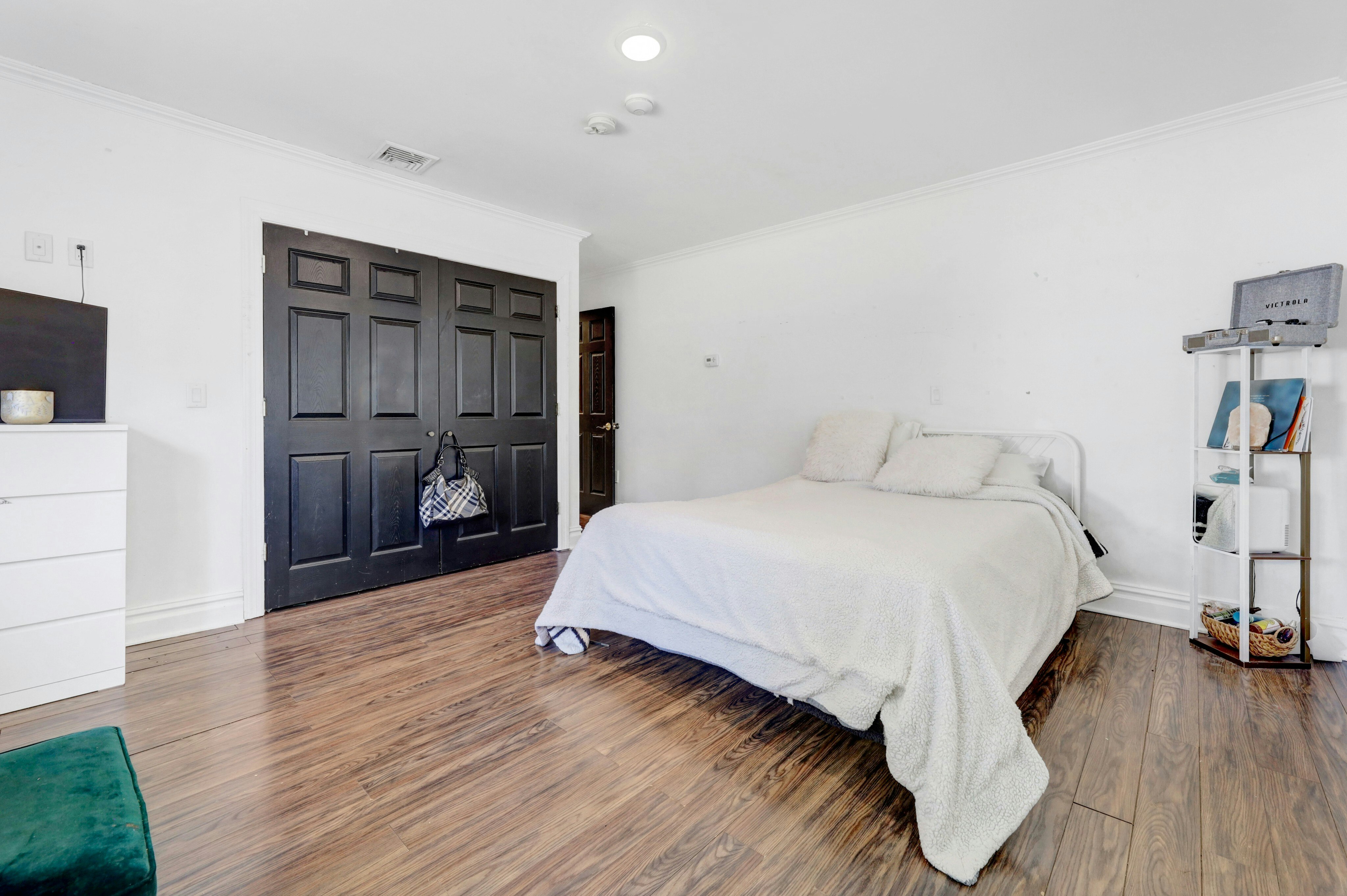 919 Colonial Road 