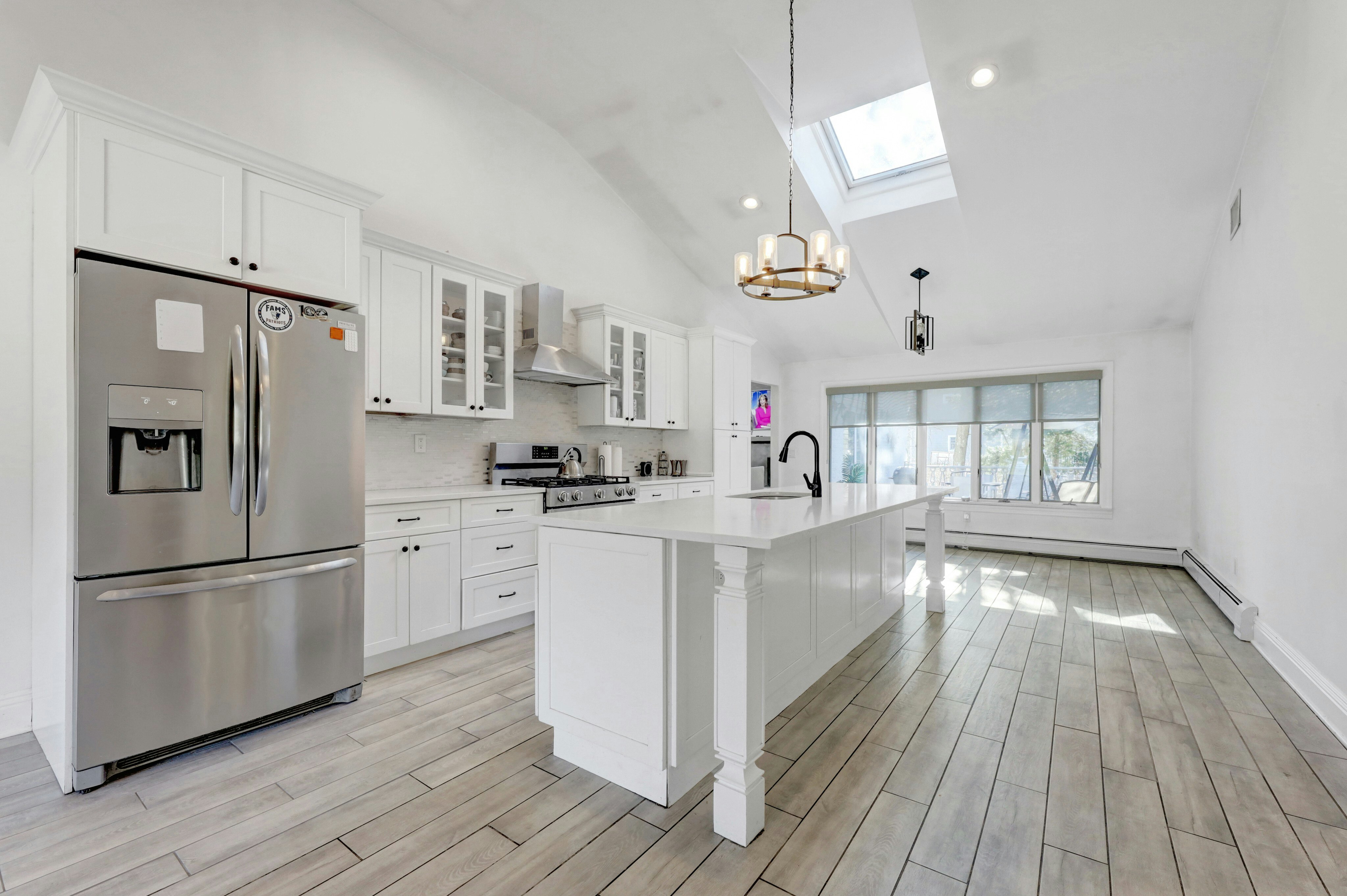 919 Colonial Road 