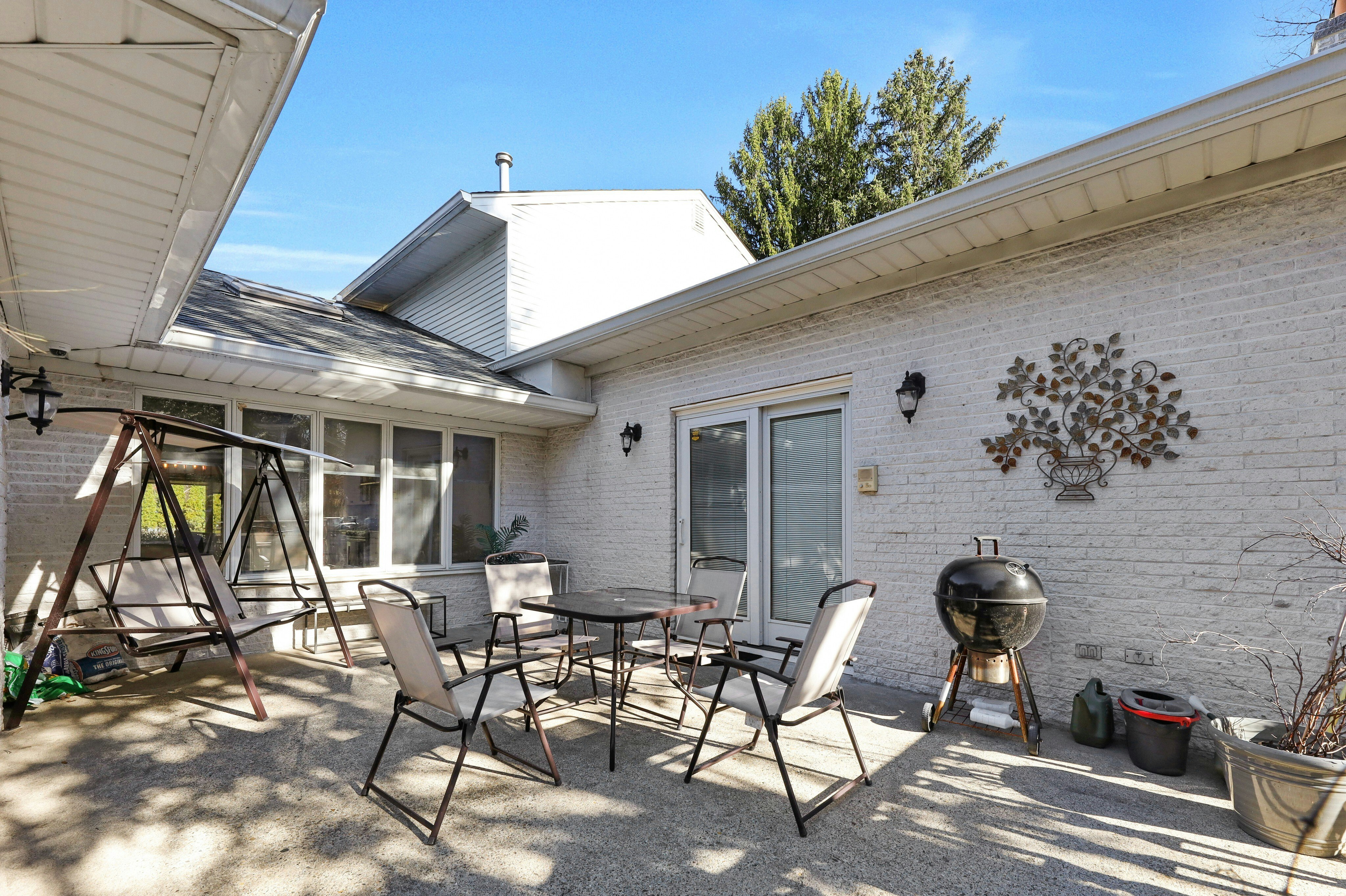 919 Colonial Road 