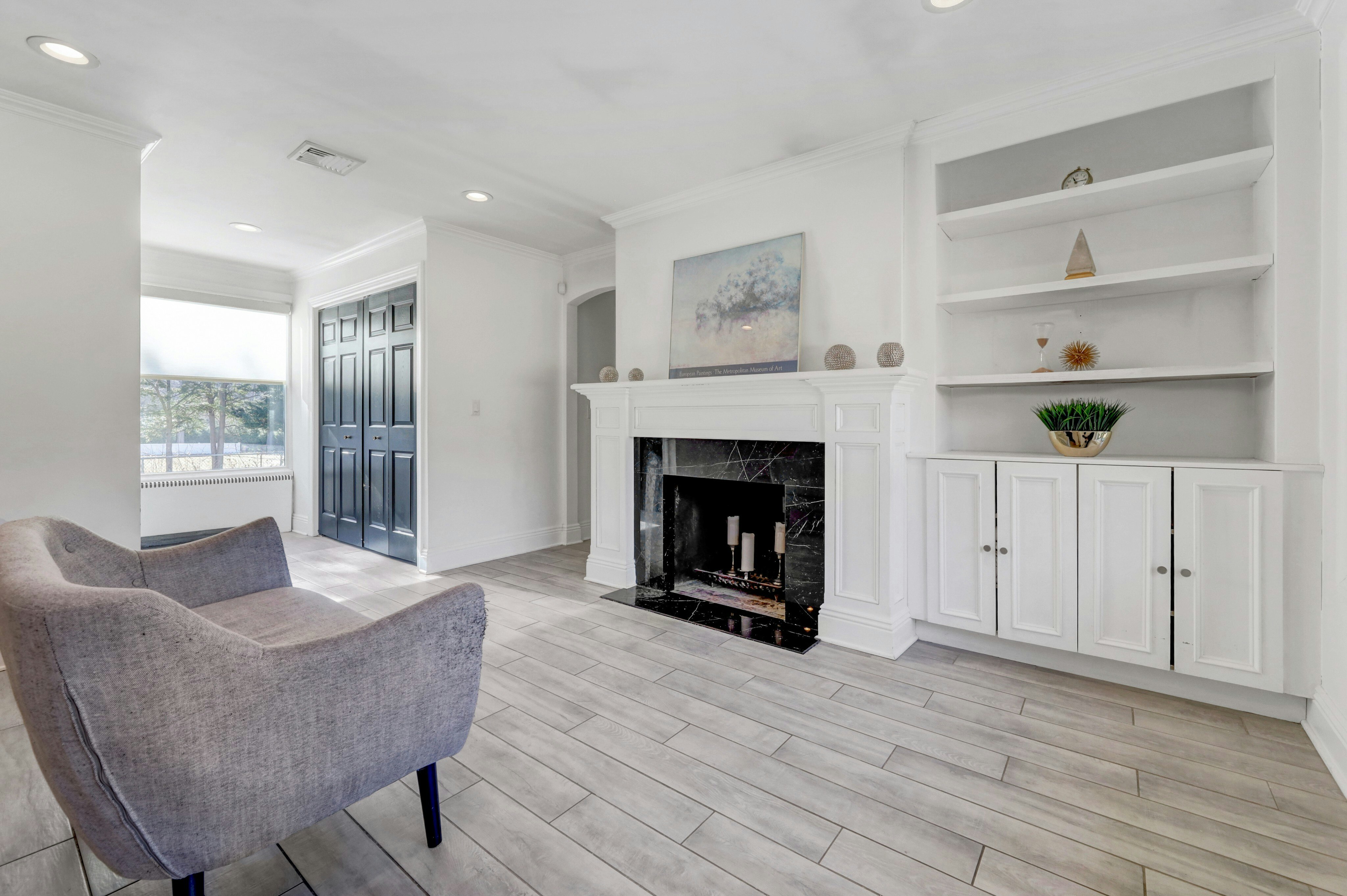 919 Colonial Road 