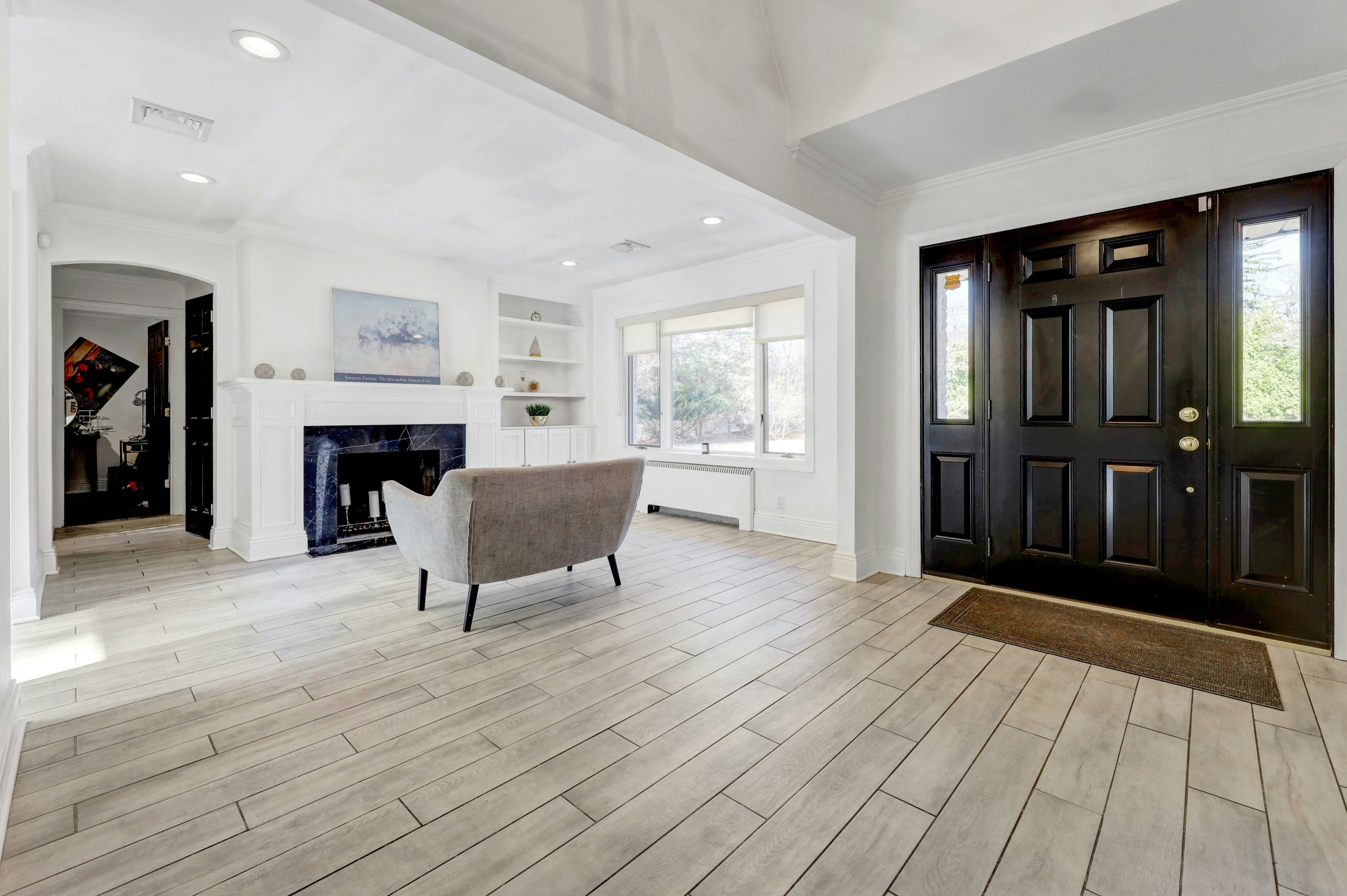 919 Colonial Road 