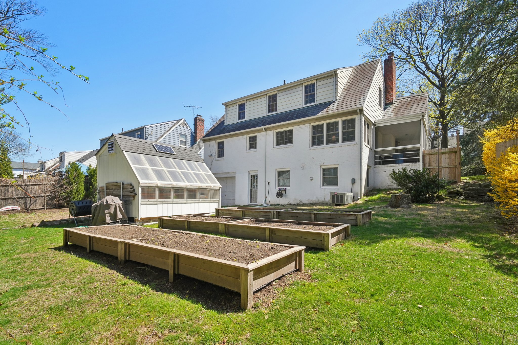 592 Ridgeland Terrace 