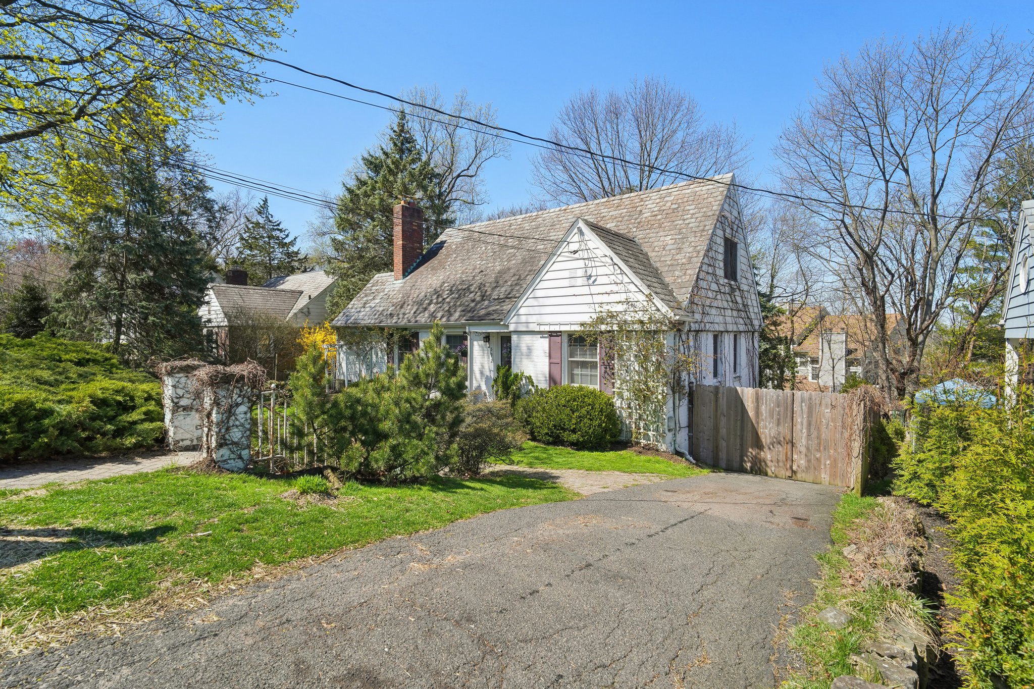 592 Ridgeland Terrace 