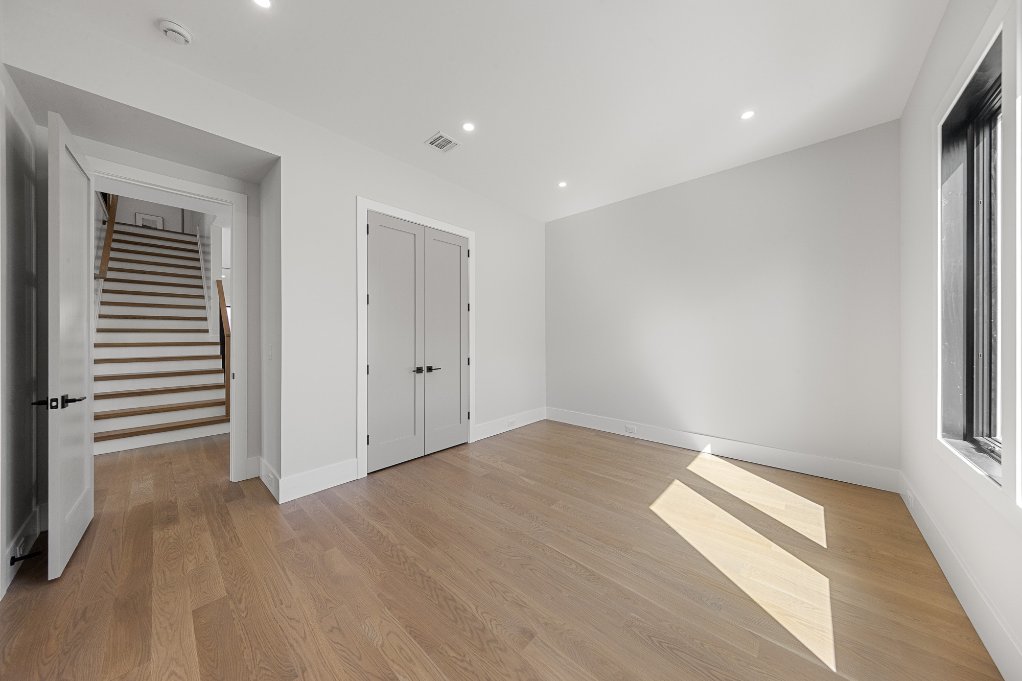 653 Linden